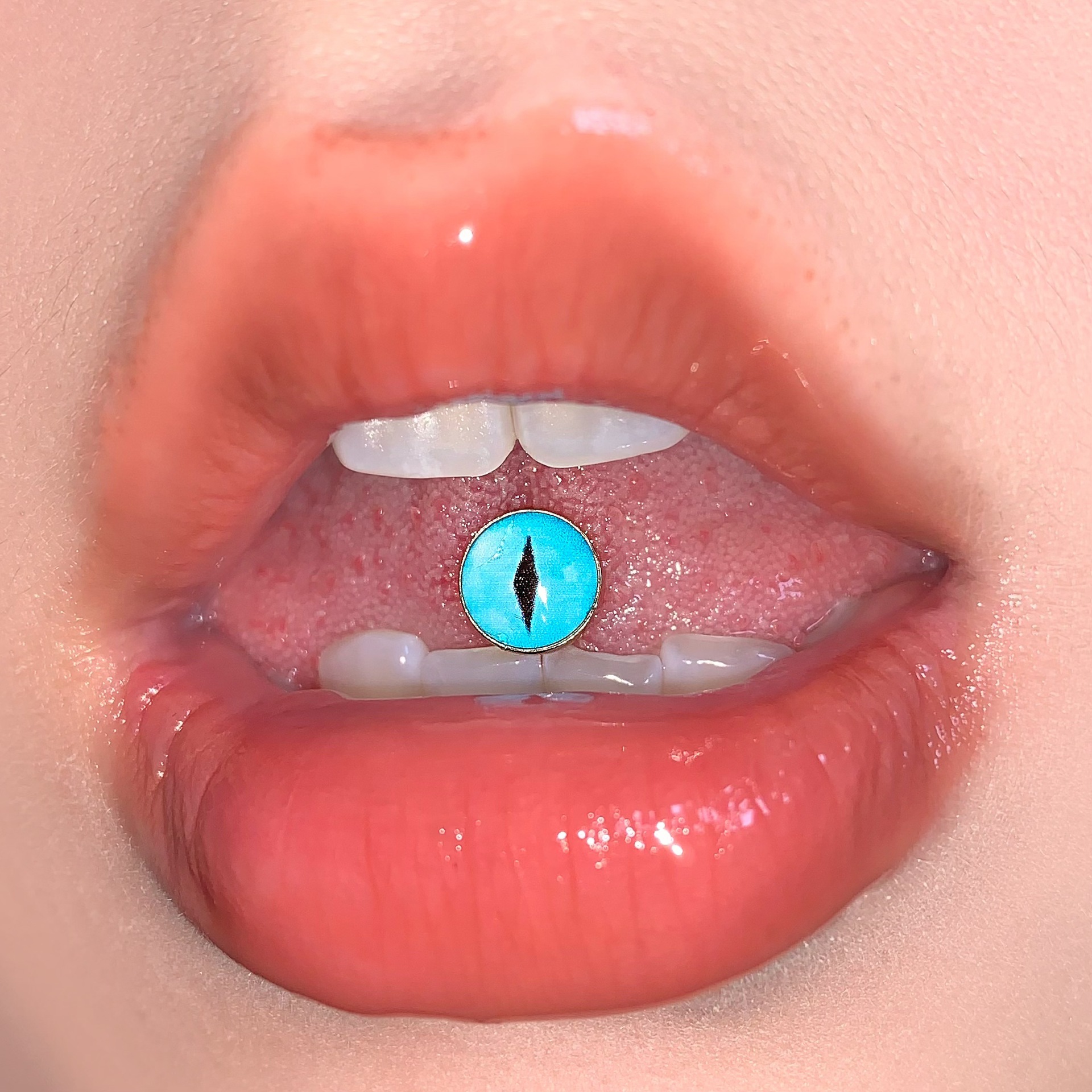 2-Color Green-Blue Gradient Magic Pupil Tongue Nail Titanium Steel Drinkable Tongue Barbell Piercing Jewelry for Women Men - Image 3