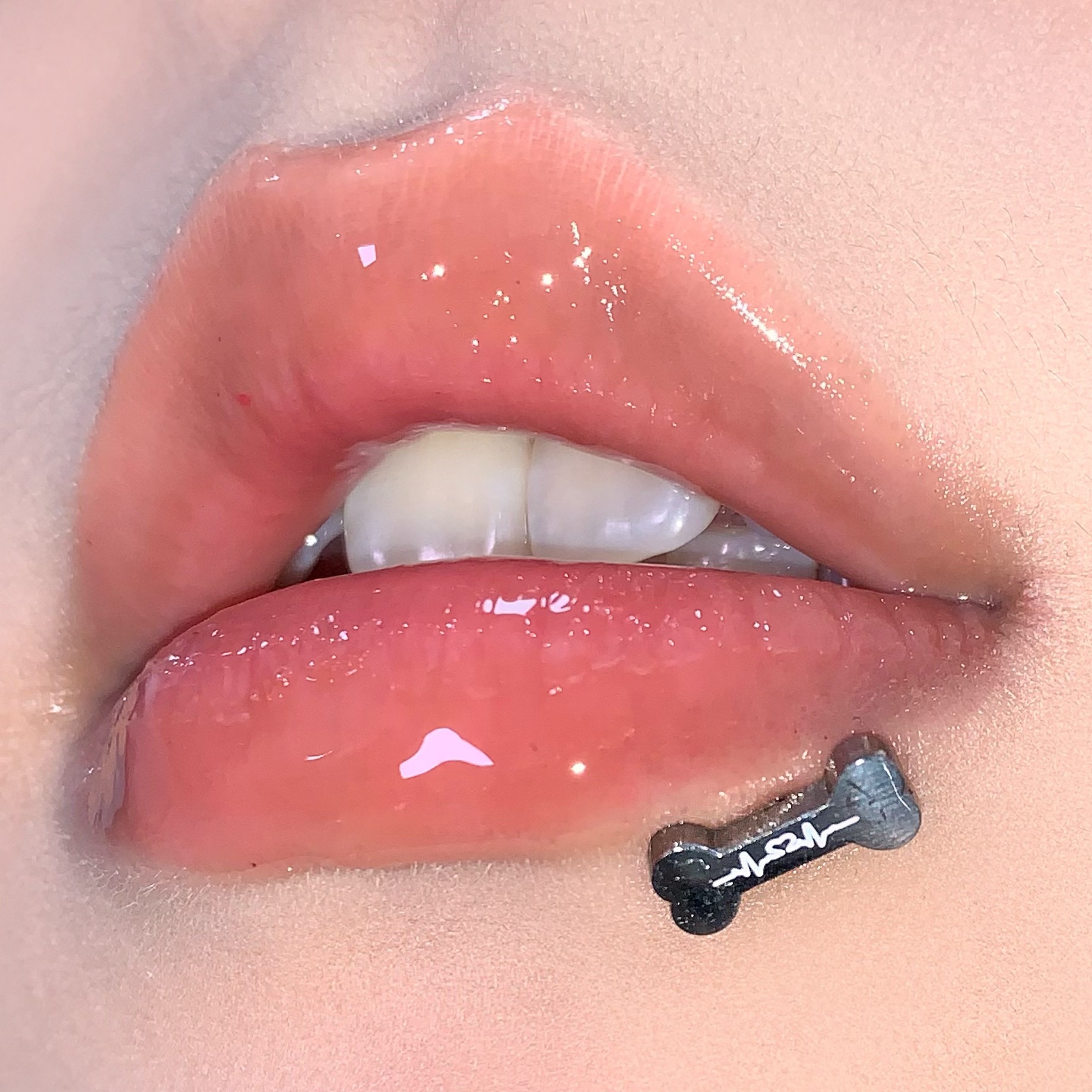 3-Color Heart-Shaped Bone Lip Labret Stud 16mm 1.2mm Titanium Steel Internally Threaded Lip Piercing Jewelry - Image 2