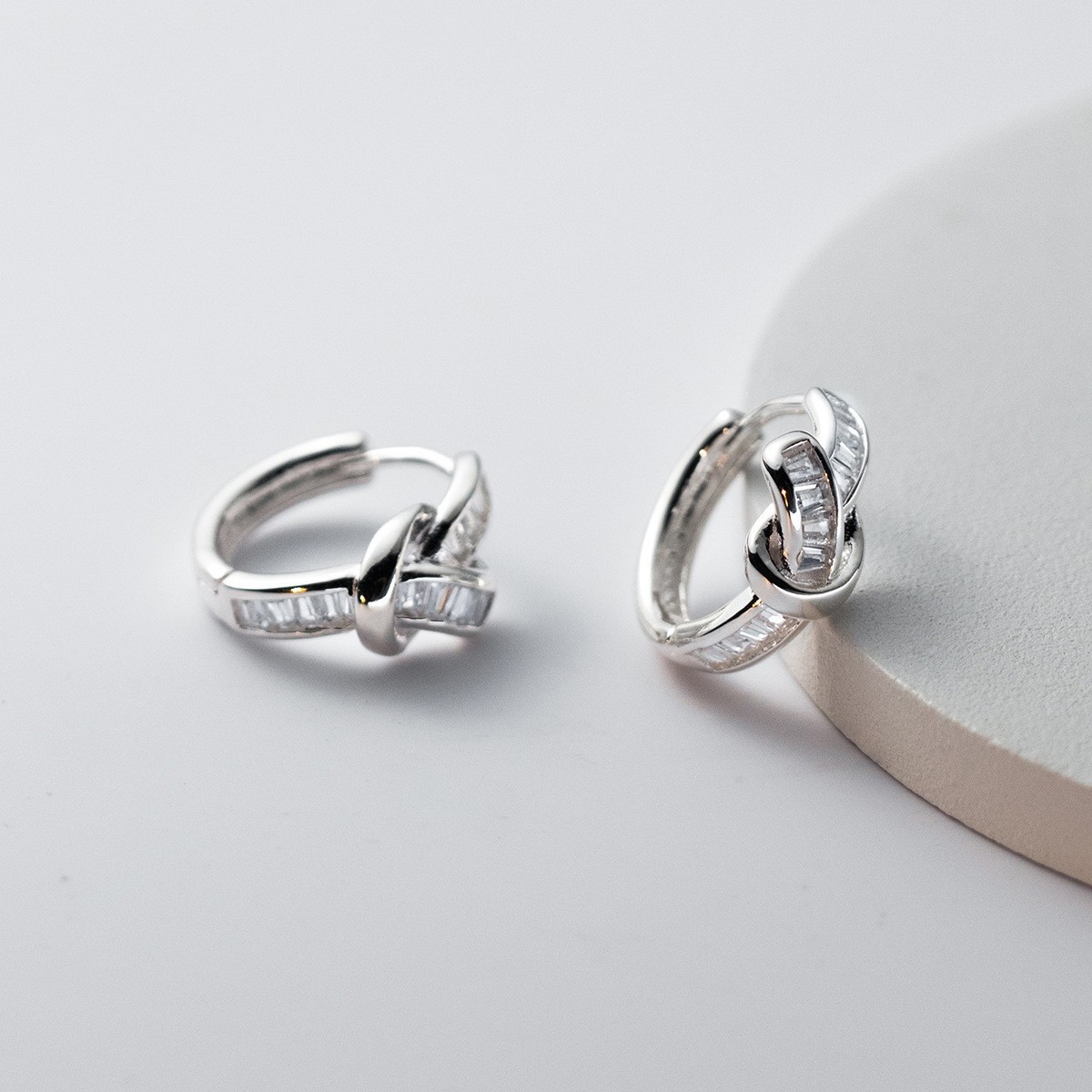 2023 New Fashion Simple High-end Diamond Knot Earrings Elegant All-match Ear Buckle Earrings for Women - Image 3