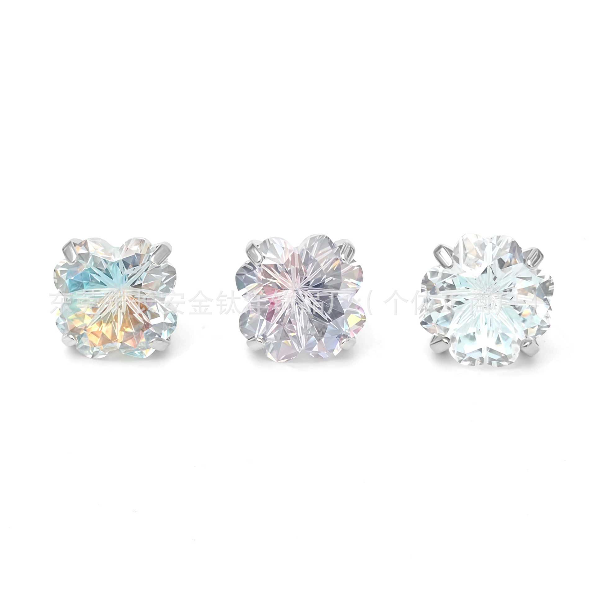 F136 Titanium Round Base Claw-Set Four-Leaf Clover Gradient Lip Stud Ear Stud Ear Bone Stud G23 Titanium Alloy Body Piercing Jewelry - Image 3