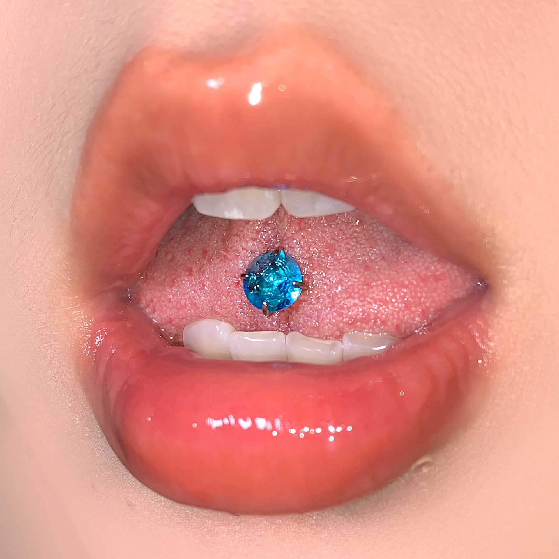 Titanium Alloy 4-Color Sparkling Zircon Tongue Piercing Internally Threaded, European American Hot Girl Style, Suitable for Drinking, Cross-Border Wholesale - Image 3
