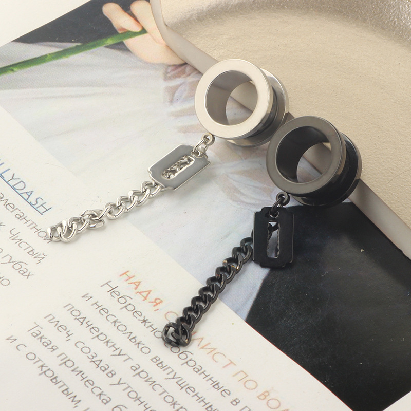 External Thread Blade Chain Pendant Ear Auger Popular Ear Curved Piercing 316L Surgical Steel Black 25mm - Image 2
