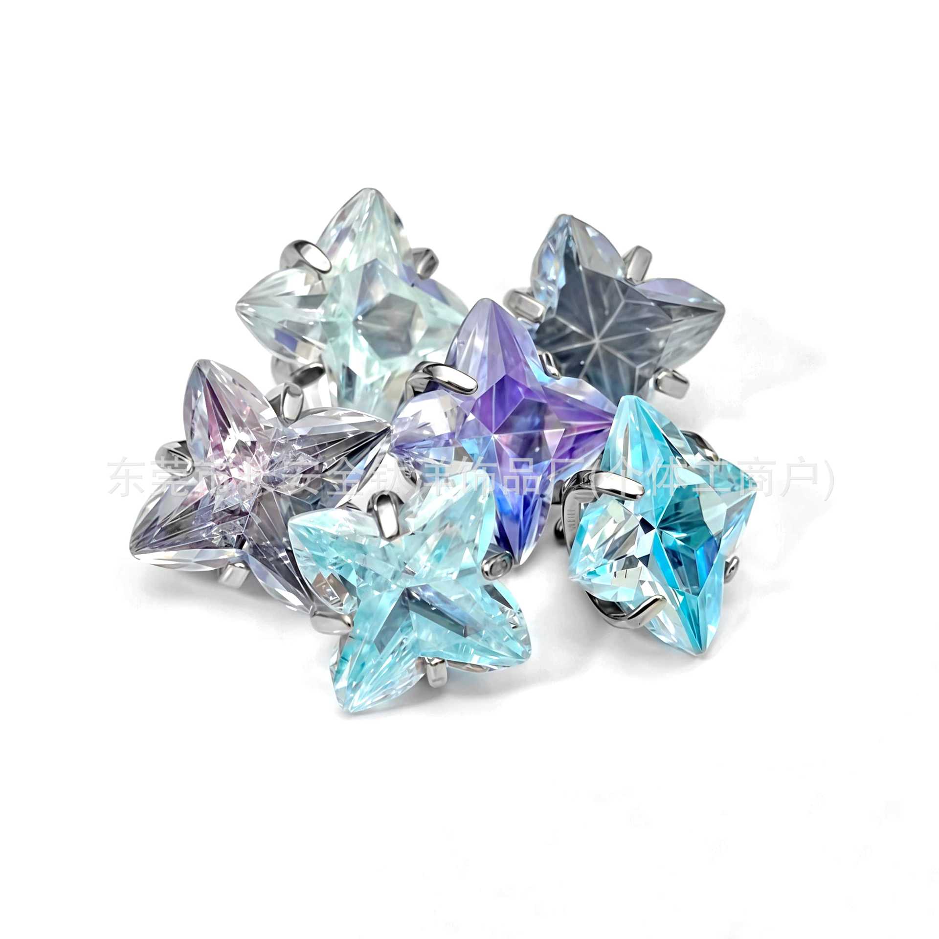 F136 Titanium Round Base Claw-Set Gradient Lip Stud Ear Cartilage Stud with Clover Design G23 Titanium Alloy Piercing Jewelry - Image 5