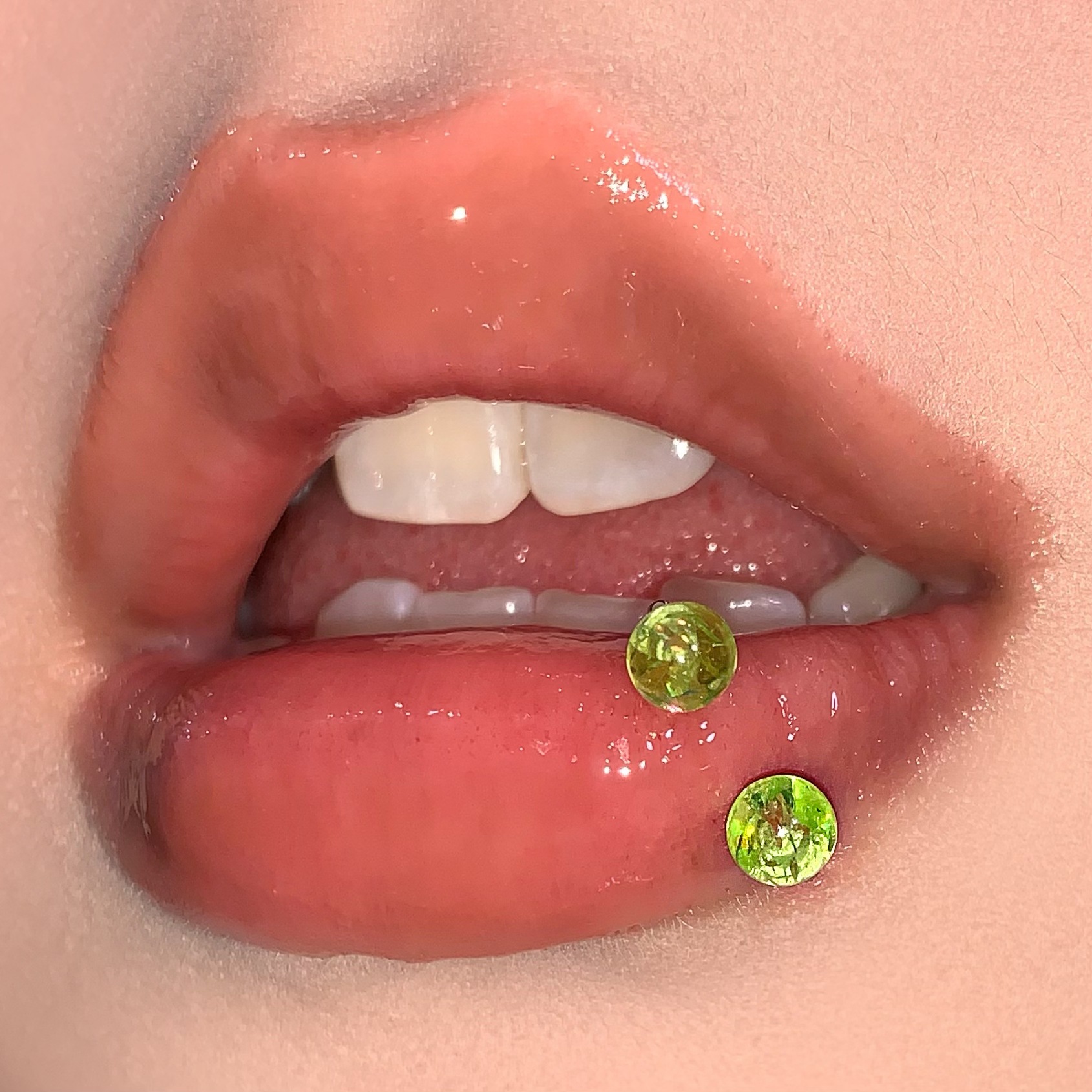 Fine Glitter Acrylic Lip Ring 5 Colors 316L Steel External Thread Lip Hoop Sexy Body Jewelry Wholesale - Image 4