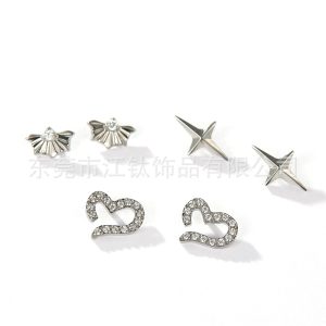 JT714 G23 Titanium Alloy Heart Trident Ear Cartilage Stud - Gold Threaded Love Piercing Jewelry