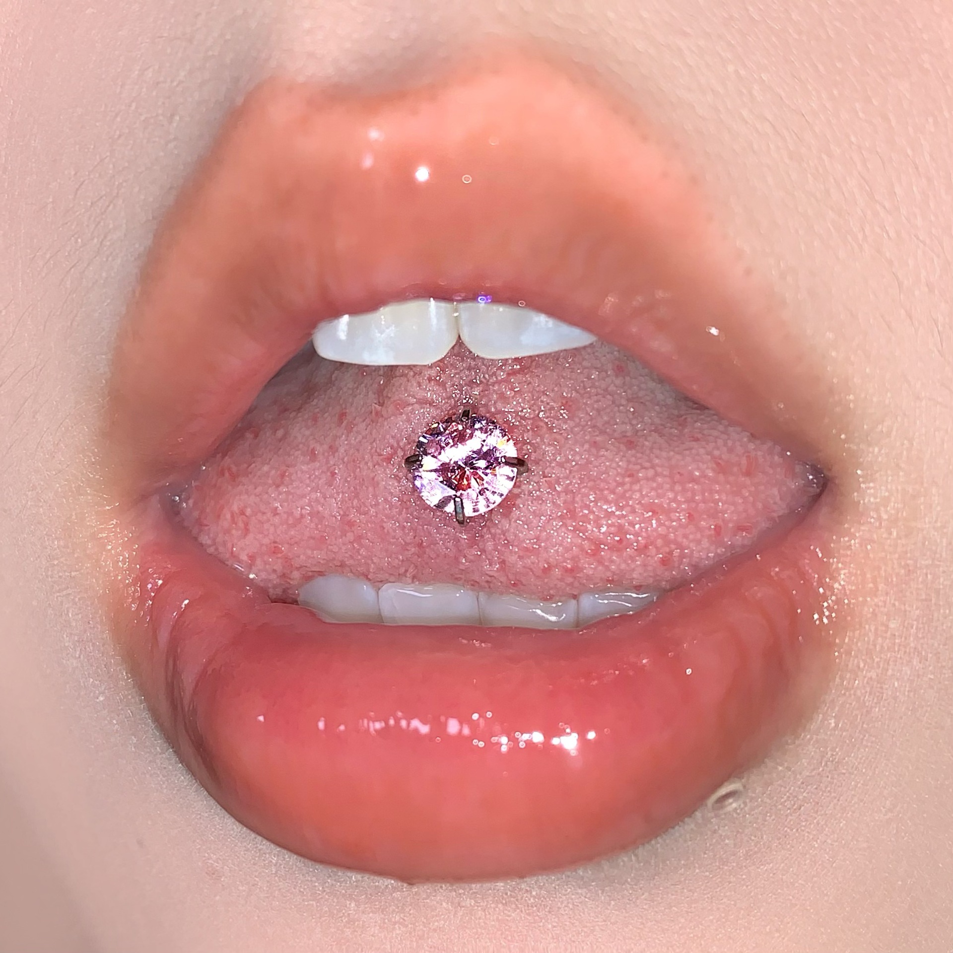 Titanium Alloy 4-Color Sparkling Zircon Tongue Piercing Internally Threaded, European American Hot Girl Style, Suitable for Drinking, Cross-Border Wholesale - Image 2