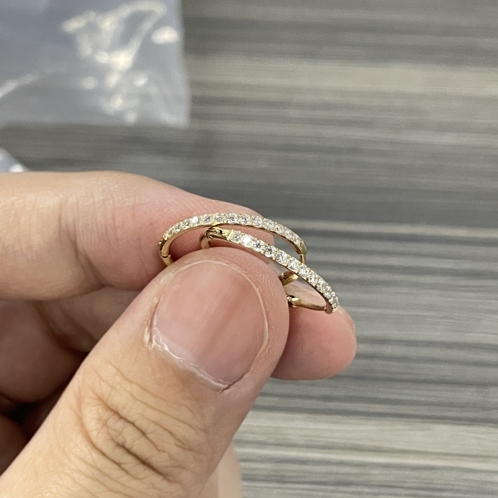 Zesen 2.5x20mm Gold Stainless Steel Carved Zircon Ear Studs 1.2mm Titanium Steel Ear Buckle 1.6mm Carved Diamond Earrings - Image 2