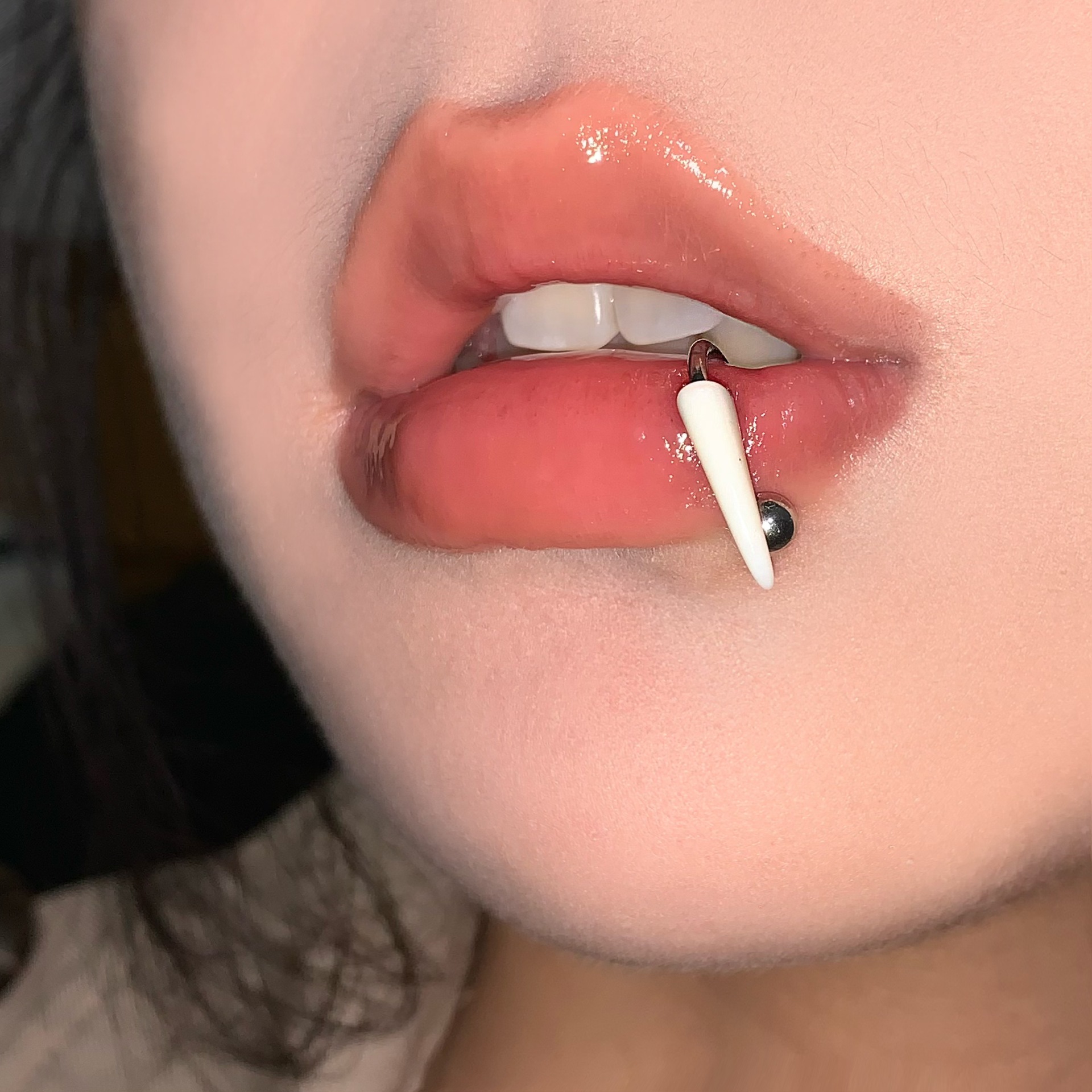 Fangs Lip Ring Steel Titanium External Thread Horseshoe Lip Nail C Ring Punk Hot Girl Piercing Jewelry Wholesale - Image 3