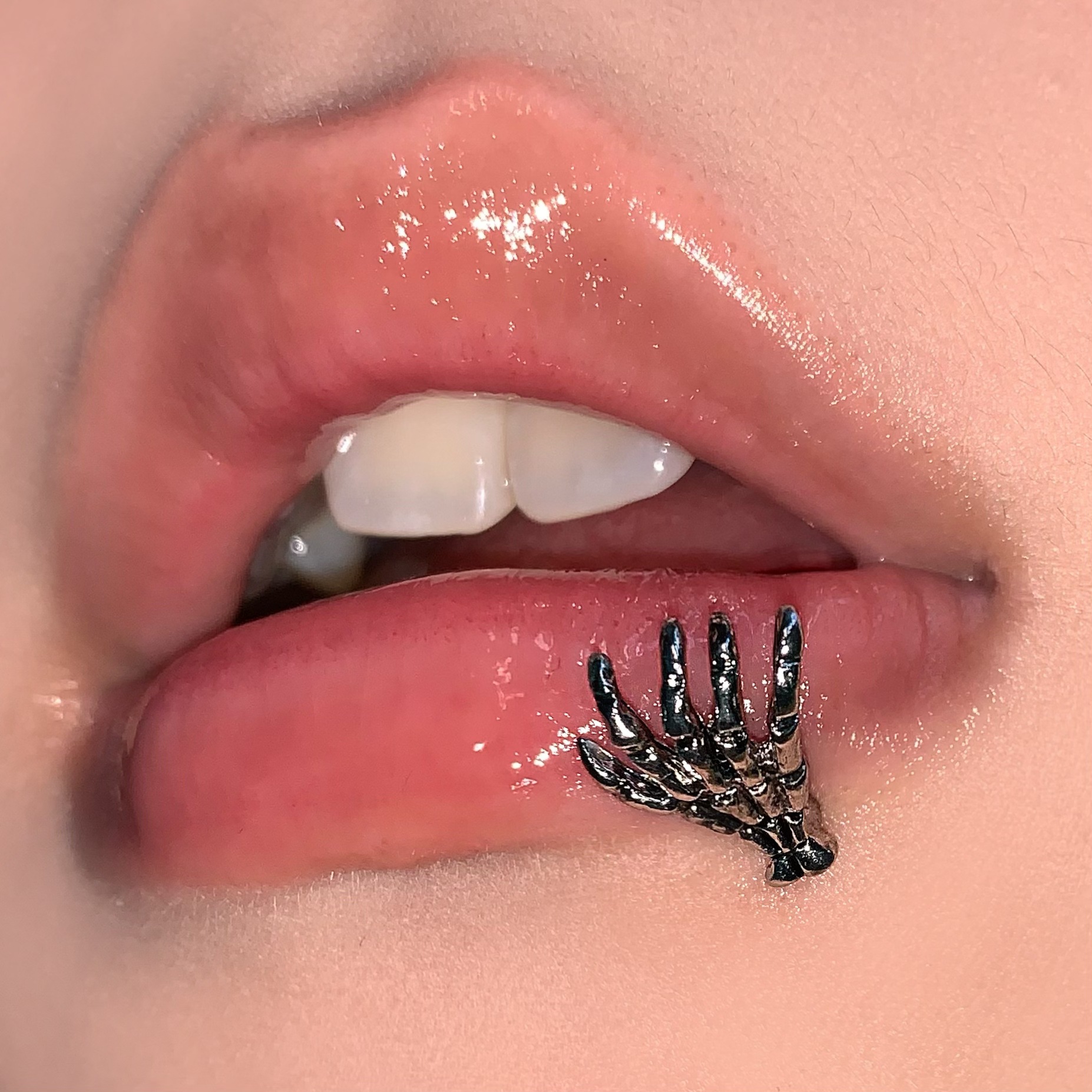 Devil's Claw External Thread Lip Piercing Labret Stud 316L Surgical Steel Punk Gothic Jewelry - Image 2