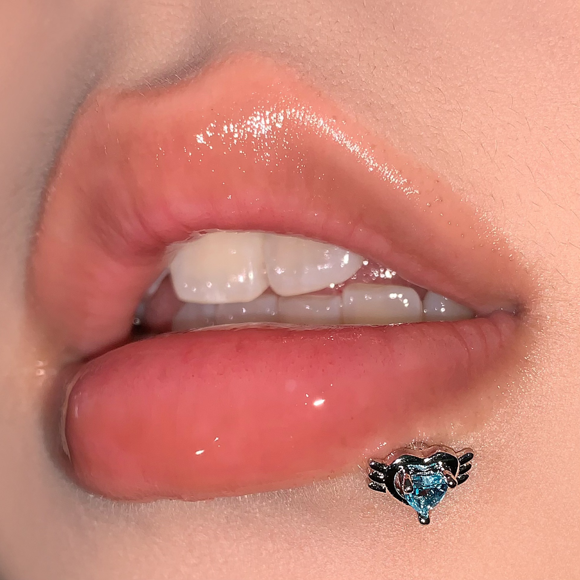Cross-Border Heart Wings Zircon Lip Piercing 3-Color Titanium Steel External Thread Sweet Cool Ear Bone Piercing Jewelry - Image 3