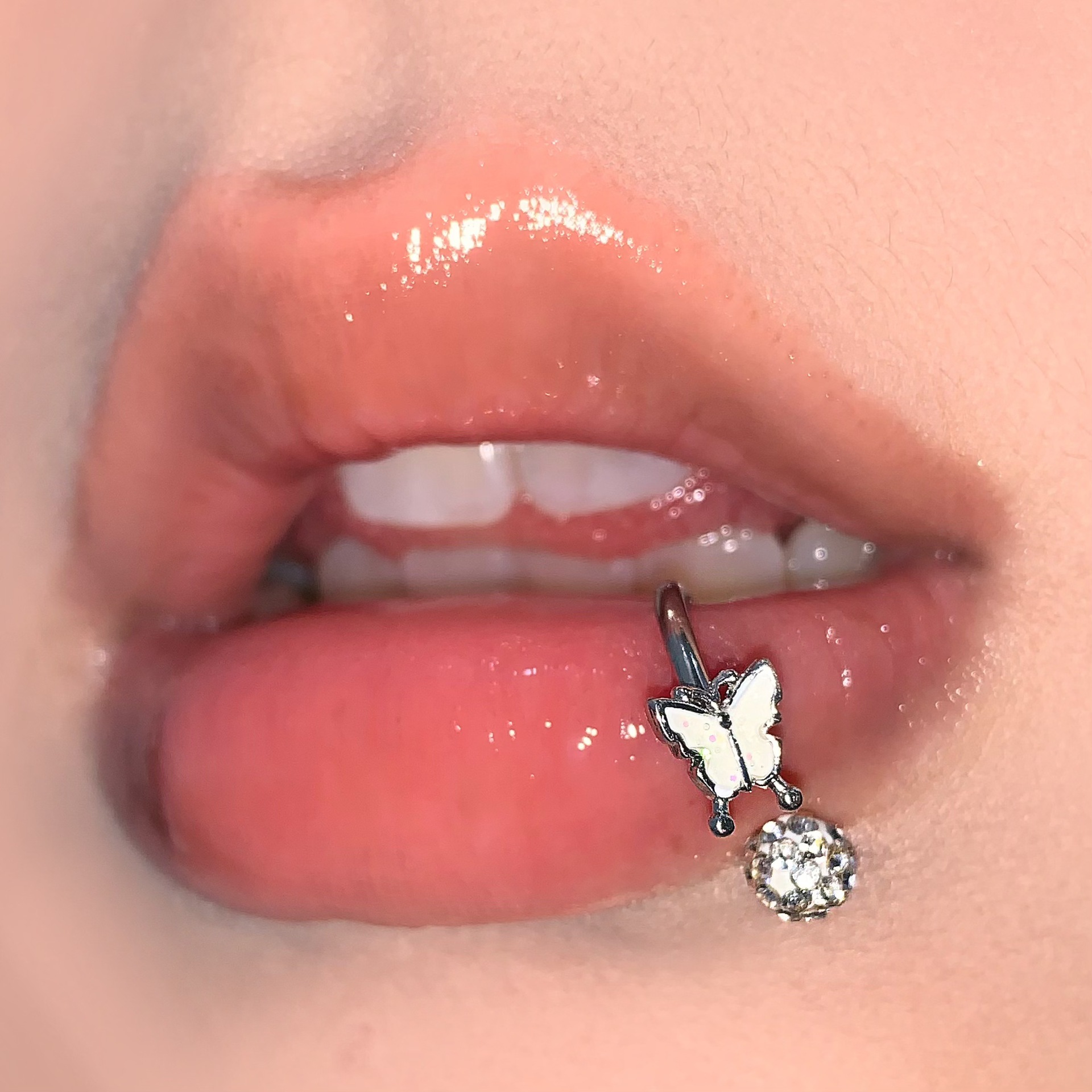 Butterfly Mud Ball Lip Ring Titanium Steel D-Shaped C-Shaped Ring Oil-Drip Fine Glitter Ear Bone Ring European American Style Piercing Jewelry Wholesale - Image 2