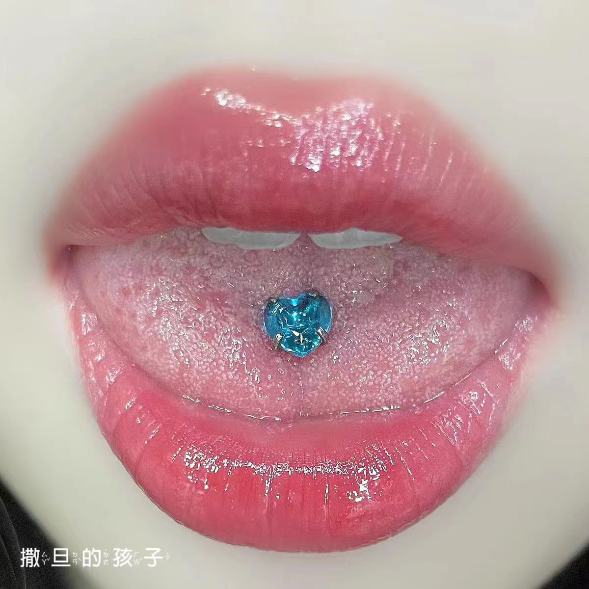 Edinburgh Night Zircon Heart Tongue Barbell 316L Surgical Steel Green Tongue Piercing Jewelry Wholesale - Image 4