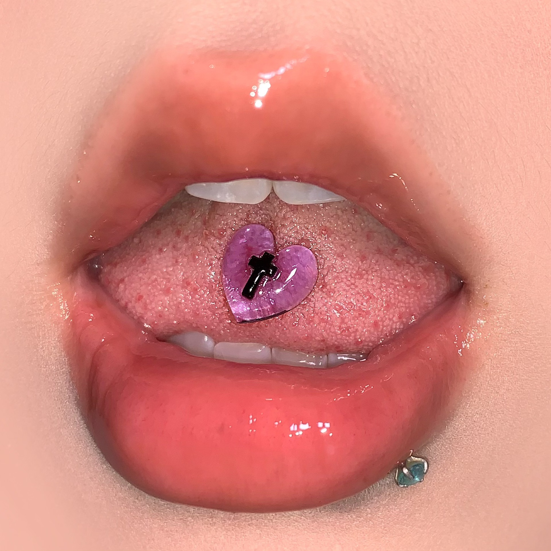 5-Color Resin Love Cross Tongue Barbell 316L Surgical Steel External Thread Tongue Piercing Jewelry Wholesale - Image 4