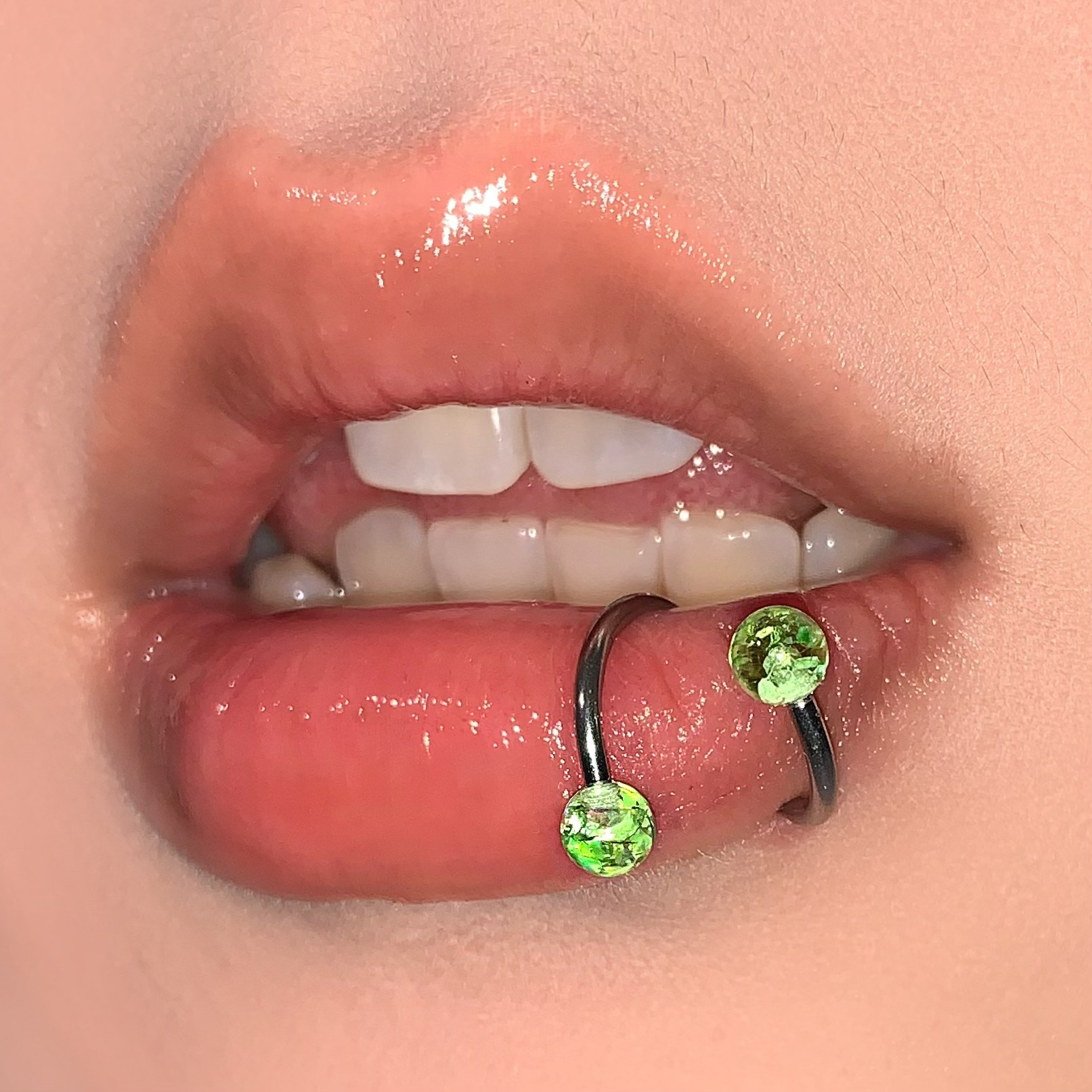 5 Color Fine Glitter Acrylic Lip Ring S Shaped Rod Ear Bone Ring Titanium Steel Hot Girl Piercing Jewelry Cross Border - Image 5