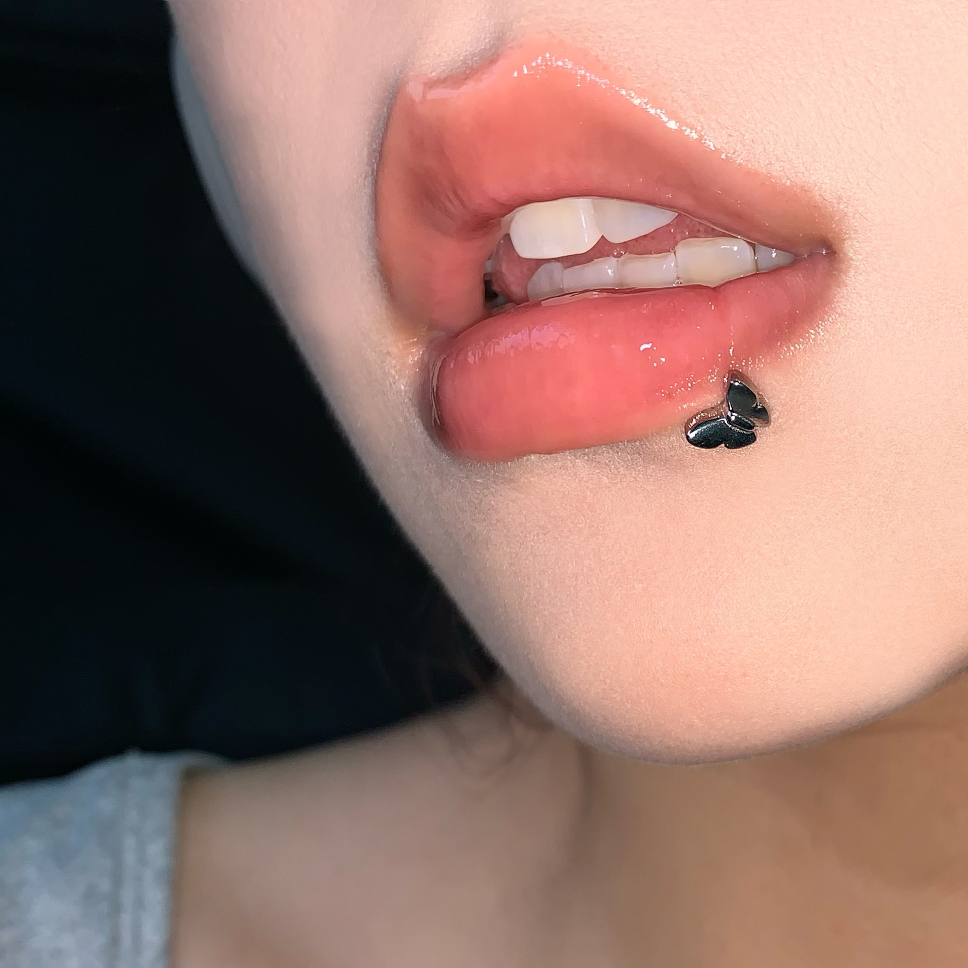 Butterfly Lip Piercing Labret Stud 16G 1.2mm x 16mm Stainless Steel Internally Threaded Lip Ring Straight Barbell Body Jewelry Wholesale - Image 3