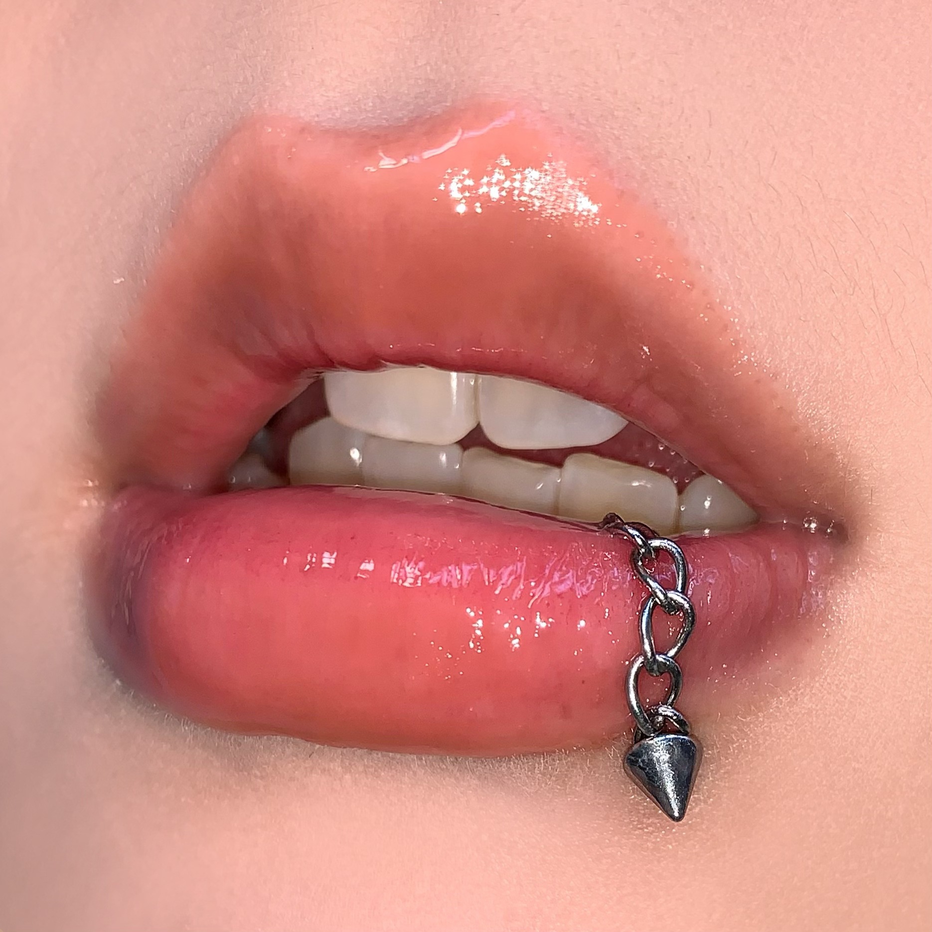 Chain Lip Stud Externally Threaded Titanium Steel Straight Nail Lip Piercing Jewelry with Ball End Wholesale - Image 3
