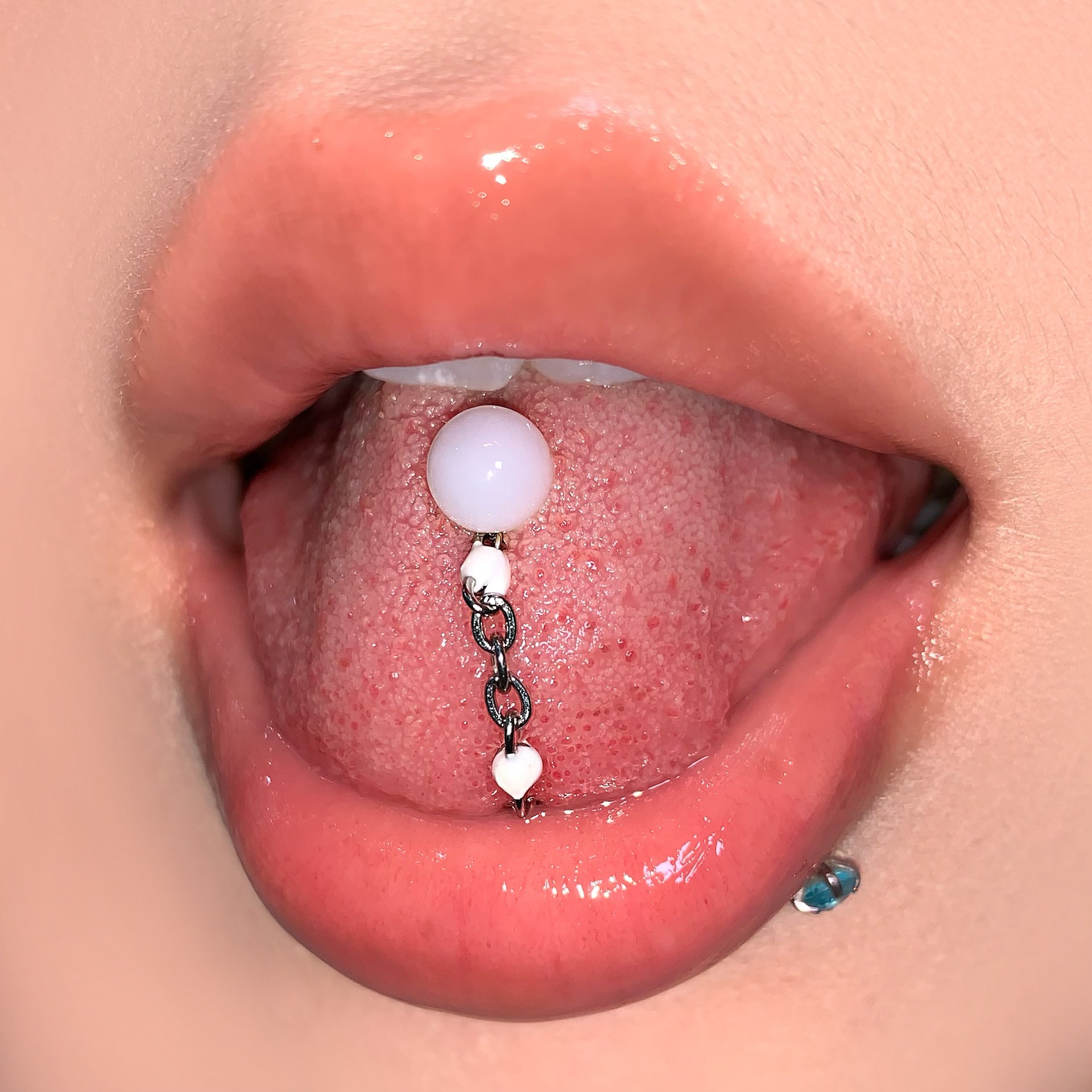 6 Colors Available Cloud Cat Eye Acrylic Chain Tongue Barbell 316L Surgical Steel External Thread Tongue Piercing Jewelry Wholesale - Image 4
