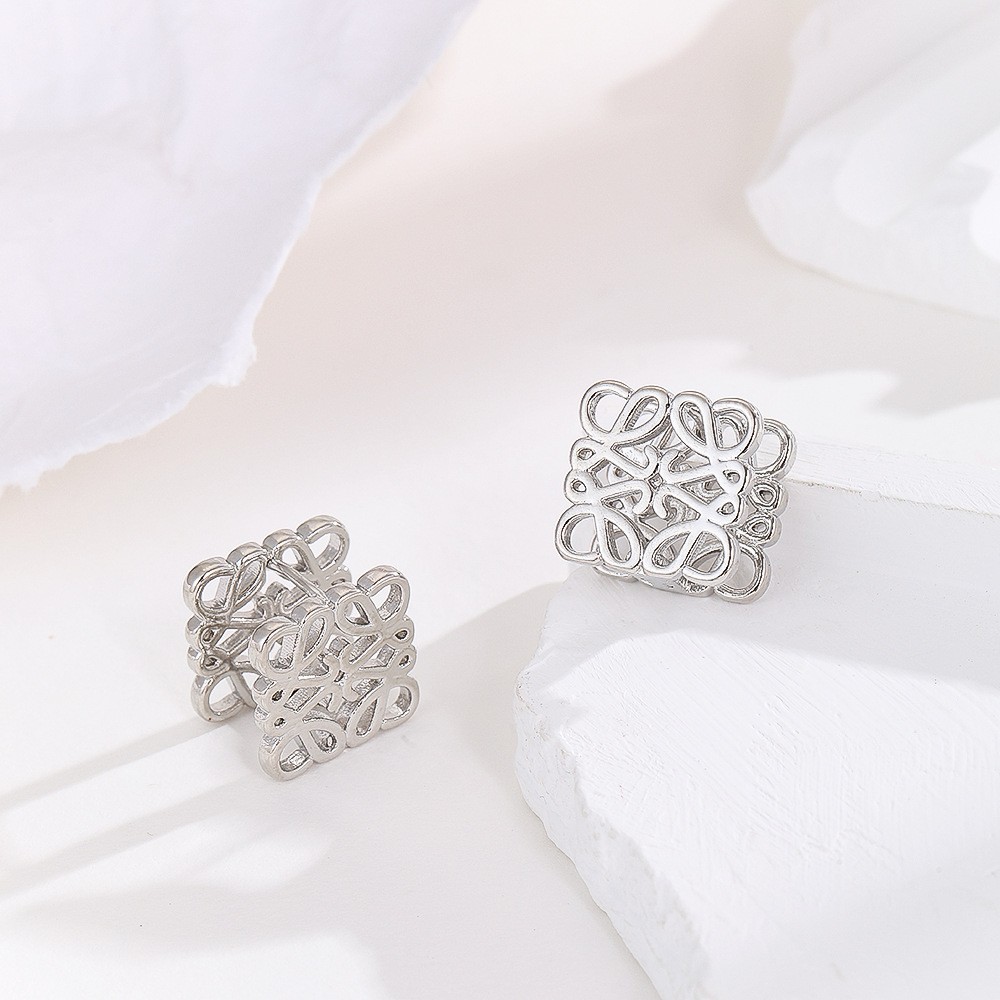 New French Pattern Square Hollow Earrings Light Luxury Temperament High-end Ear Pin Fashion All-match Women's Earrings - Image 3
