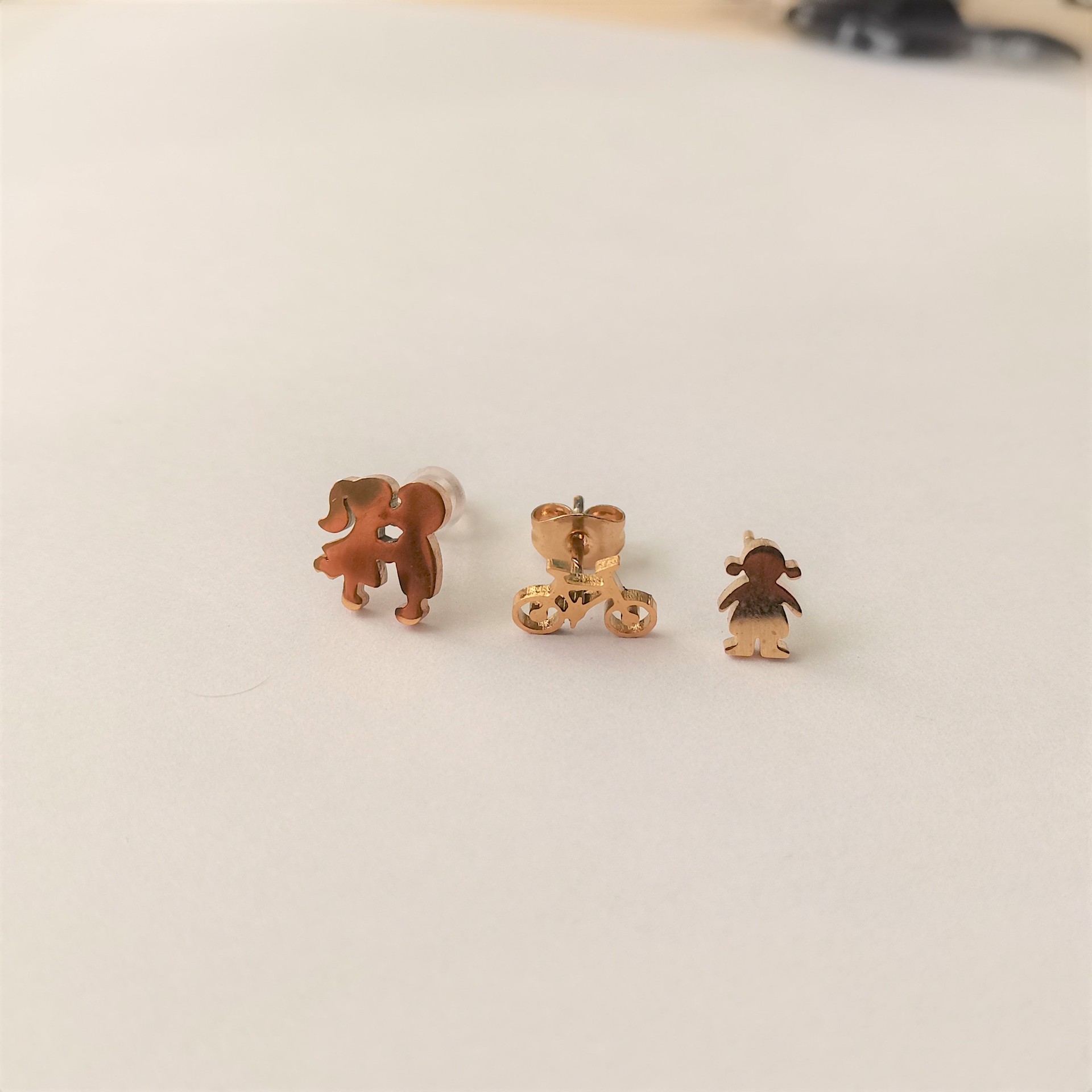 G23 Titanium Alloy Gold Plated Fashion Ear Stud with Butterfly Back Silicone Thread Ball 18K Gold Plated - Image 3