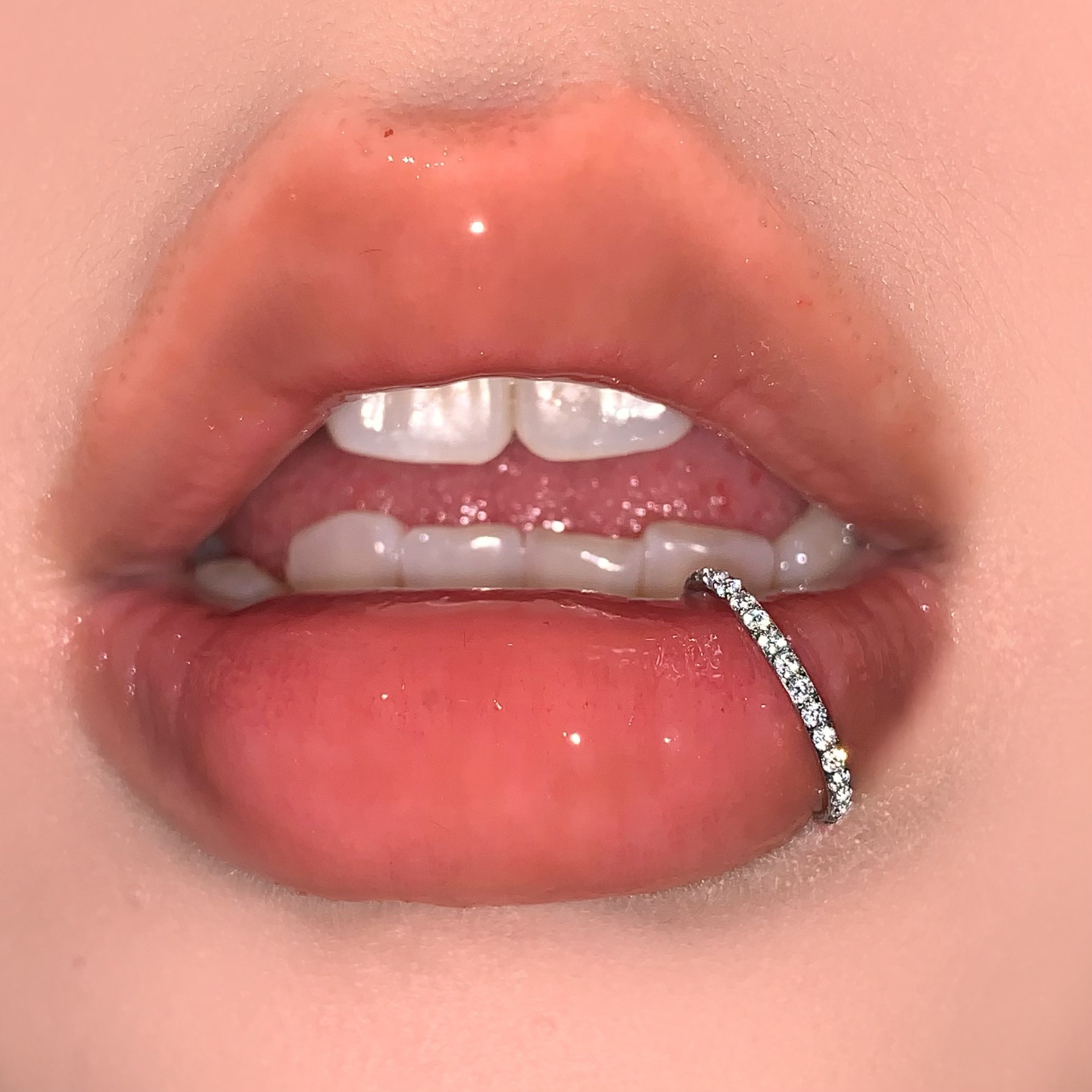 D-Type Flash Diamond Seamless Lip Ring Titanium Steel Closed Hoop Nose Ring Piercing Jewelry - Image 2