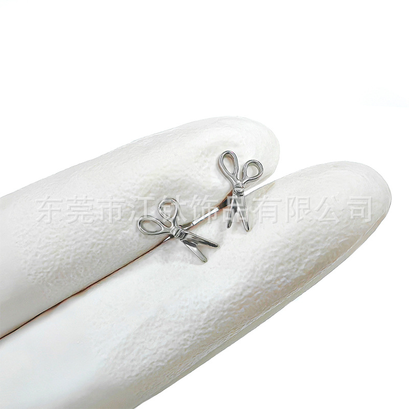 Scissor Design Ear Bone Nail G23 Titanium Earring – Polished Gold 1.2x10mm Cartilage Stud - Image 3