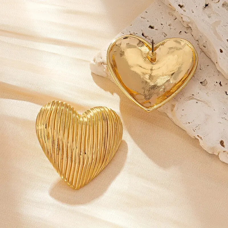 18K Gold Heart Hollow Earrings, Stainless Steel Line Texture Earrings for Women - Image 4