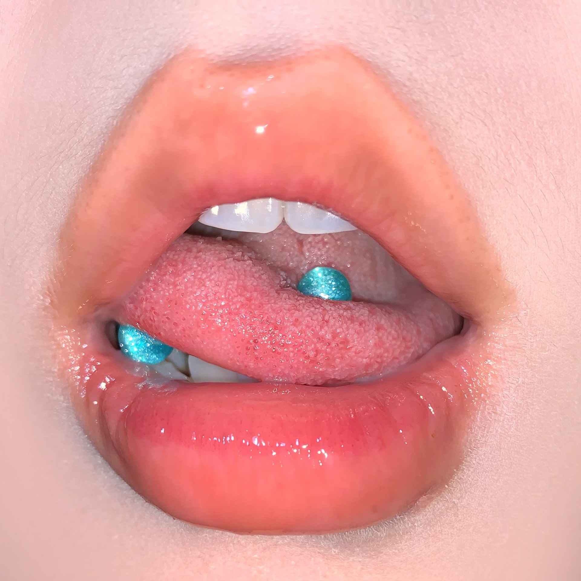 7-Color Polarized Cat Eye Gradient Tongue Piercing Fine Glitter Acrylic Titanium Steel External Thread Barbell - Image 3