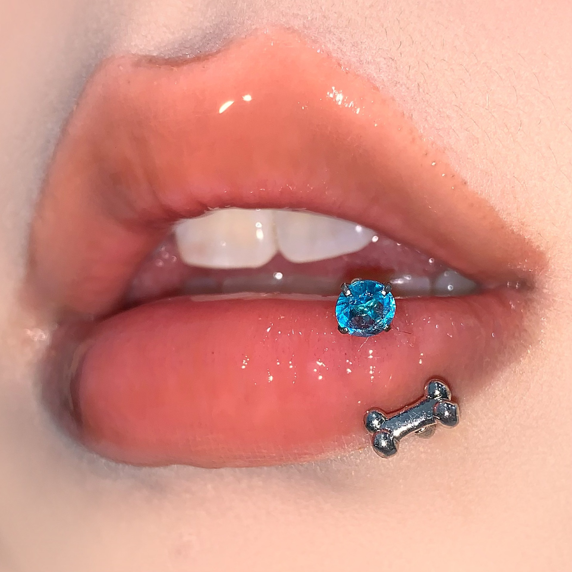Sparkling Dog Bone Zircon Lip Ring Internally Threaded C-Shaped Ring Titanium Steel Lip Hoop Piercing Jewelry - Image 4