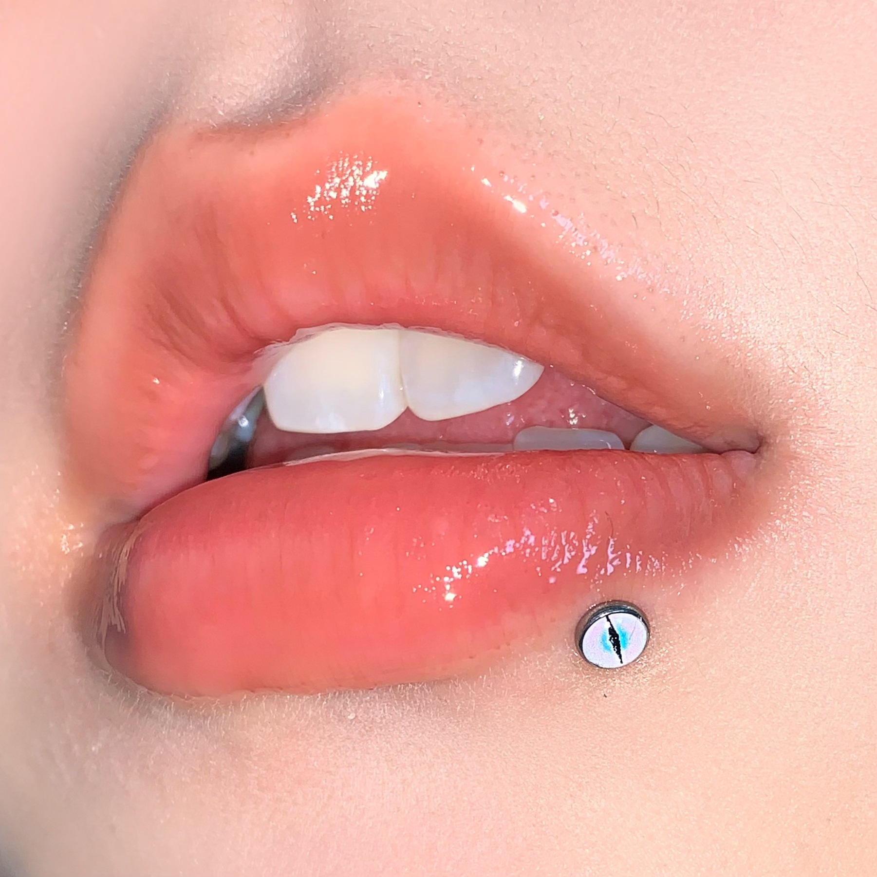 5-Color Gradient Starburst Lip Piercing - Internally Threaded Straight Labret Stud, 316L Surgical Steel, Eye-Catching Hot Girl Style - Image 3