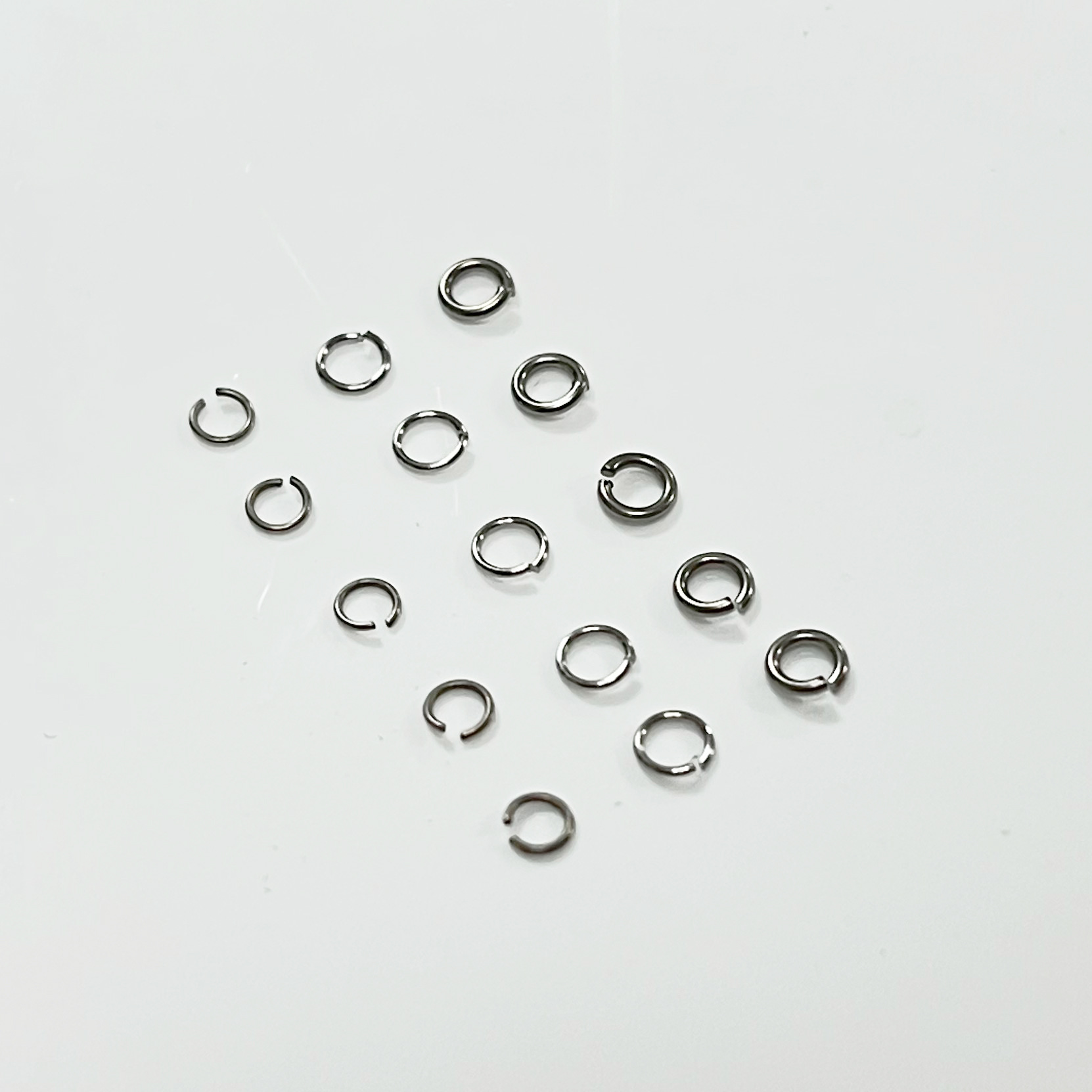 G23 Titanium Split Ring for Body Piercing - 0.8mm x 4.5mm, Polished Finish, Bulk Supply - Image 2