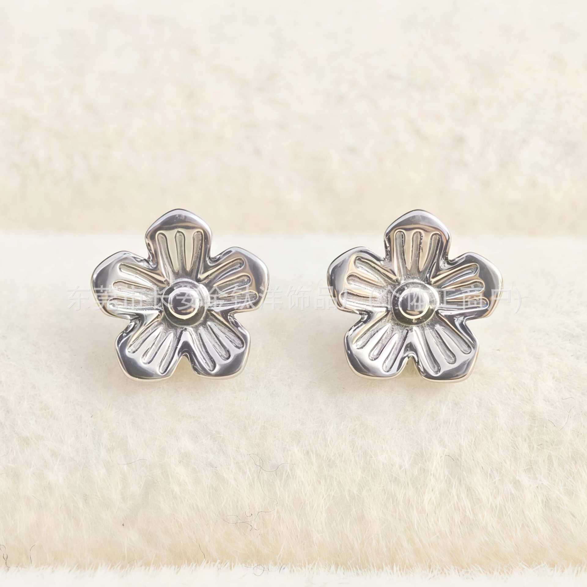G23 Titanium Internal Thread Simple Flower Cartilage Ear Stud - 14G 1.2x14mm Body Piercing Jewelry - Image 4