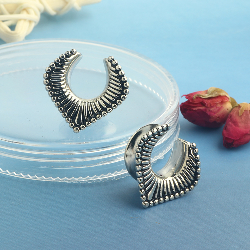 Amazon Hot Selling Open Hollow Auricle Earring - Geometric Horn Ear Expander Fashion Body Piercing Jewelry (16mm Single) - Image 2