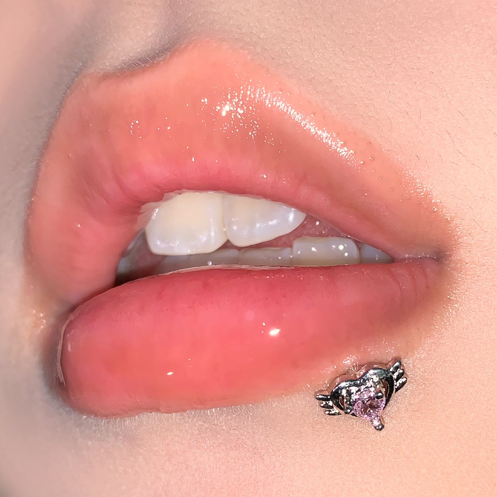 Cross-Border Heart Wings Zircon Lip Piercing 3-Color Titanium Steel External Thread Sweet Cool Ear Bone Piercing Jewelry - Image 2