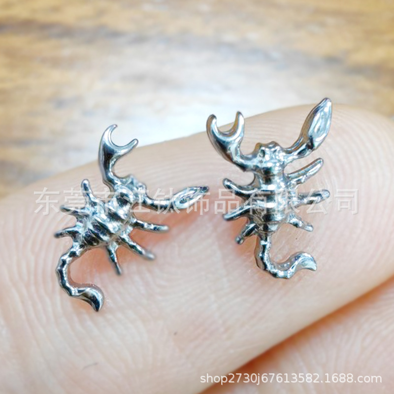 JT453 Scorpion Flat Back Labret Stud - G23 Titanium Alloy Gold Ear Cartilage Piercing Jewelry - Image 3