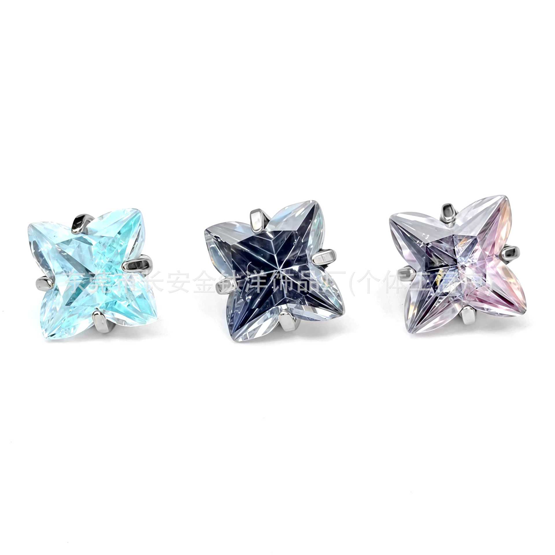 F136 Titanium Round Base Claw-Set Gradient Lip Stud Ear Cartilage Stud with Clover Design G23 Titanium Alloy Piercing Jewelry - Image 3