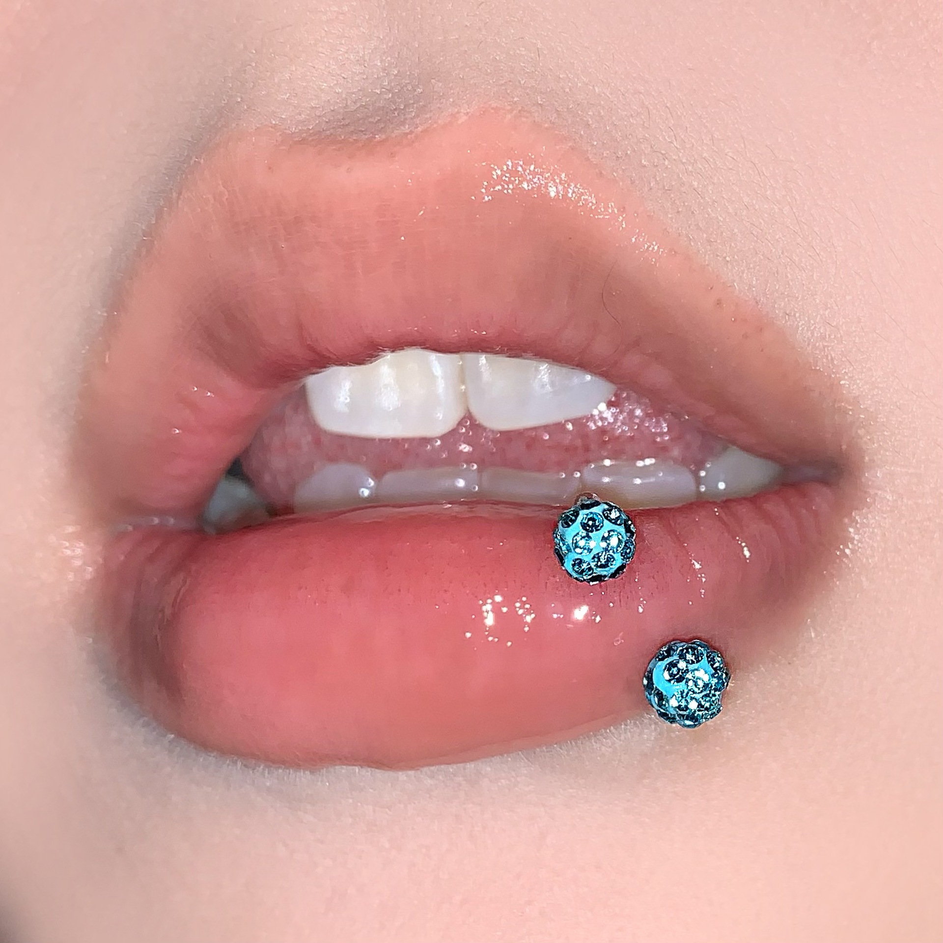 6-Color Flashing Shambhala Mud Ball Lip Ring Sexy Ins Ear Bone Ring Titanium Steel Lip Nail Cross-Border Piercing Jewelry - Image 3