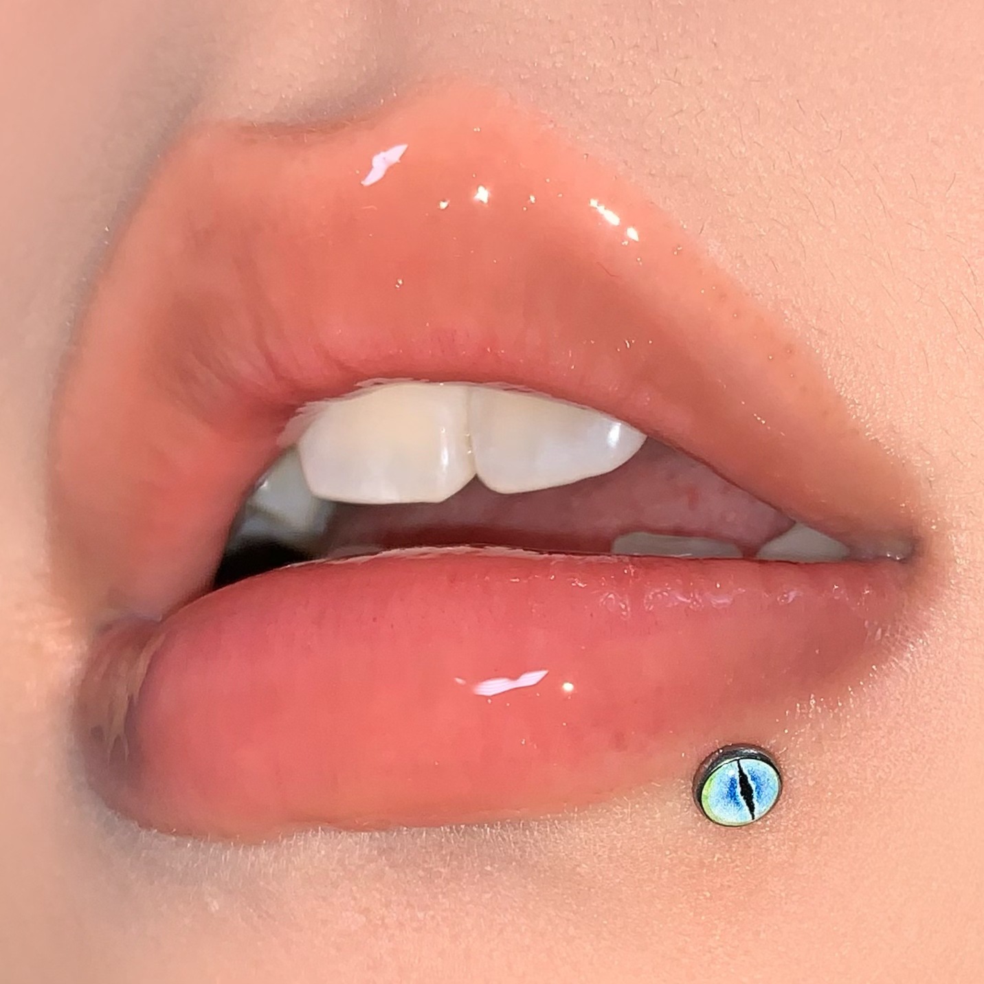 5-Color Gradient Starburst Lip Piercing - Internally Threaded Straight Labret Stud, 316L Surgical Steel, Eye-Catching Hot Girl Style - Image 4