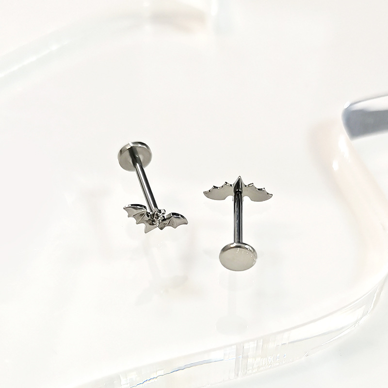 F136 Titanium Ear Cartilage Bat Pin Lip Nail Cross-border Hot Sale G23 Titanium Alloy Body Piercing Ear Studs - Image 3