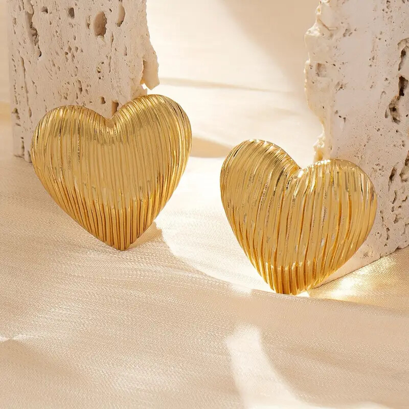 18K Gold Heart Hollow Earrings, Stainless Steel Line Texture Earrings for Women - Image 3