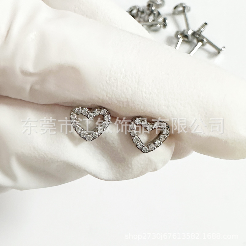 F136 Titanium Heart-Shaped Inlaid Zircon Ear Studs Lip Nails Cross-Border G23 Titanium Alloy Body Piercing Ear Bone Nails - Image 3