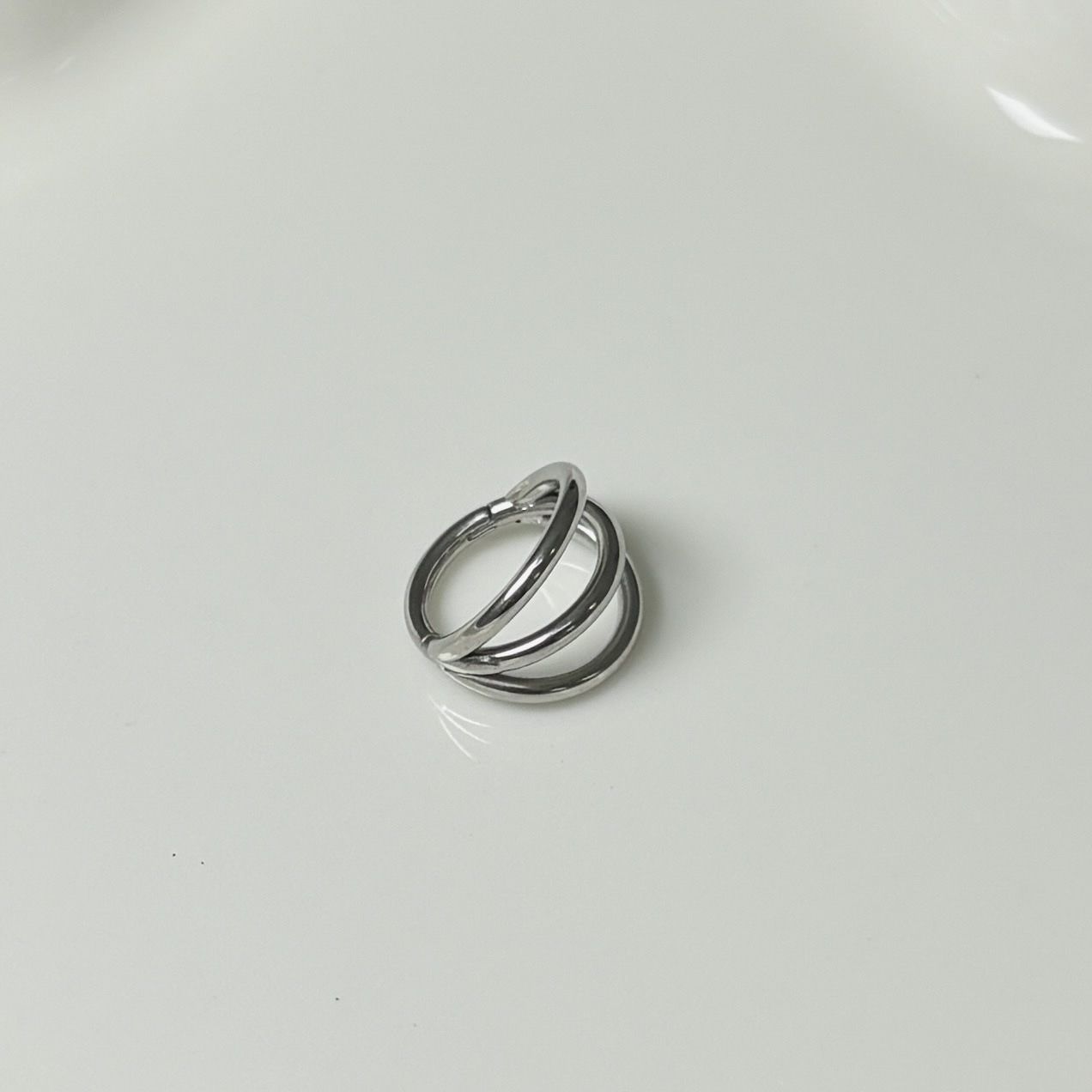 Three-Ring Lip Ring Steel Titanium Snap-On Seamless Plain Ring Ear Ring Lip Nails Niche Hot Girl Piercing Jewelry Wholesale - Image 3