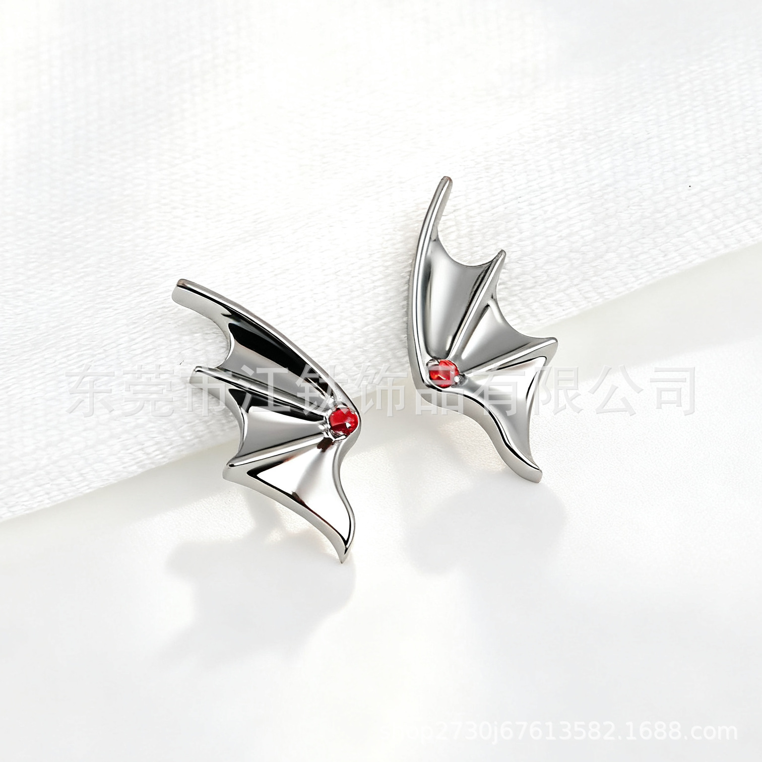 G23 Titanium Alloy Devil Bat Wings Inlaid with Zircon Ear Cartilage Stud Earring - Image 3