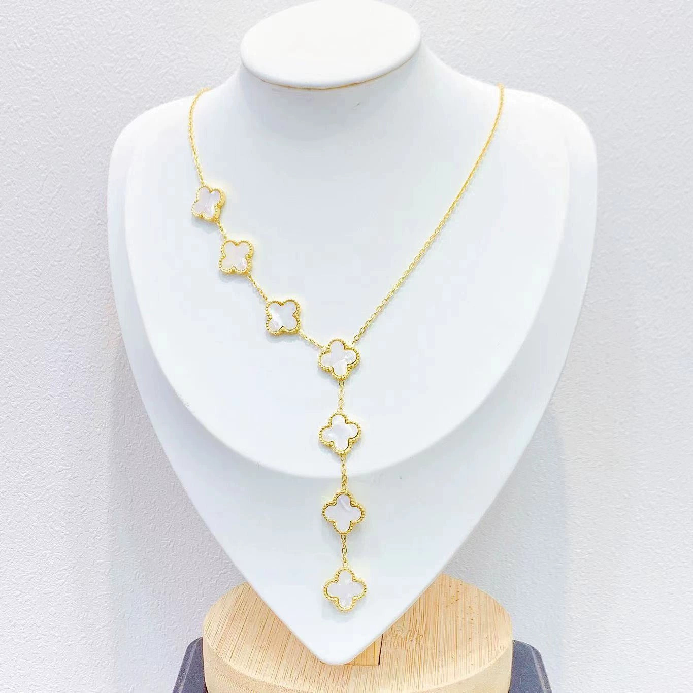 Seven Flower Tassel Side Groove Necklace Niche Light Luxury Joker Fashion 18K Non-Fading Stainless Steel Jewelry - Image 2