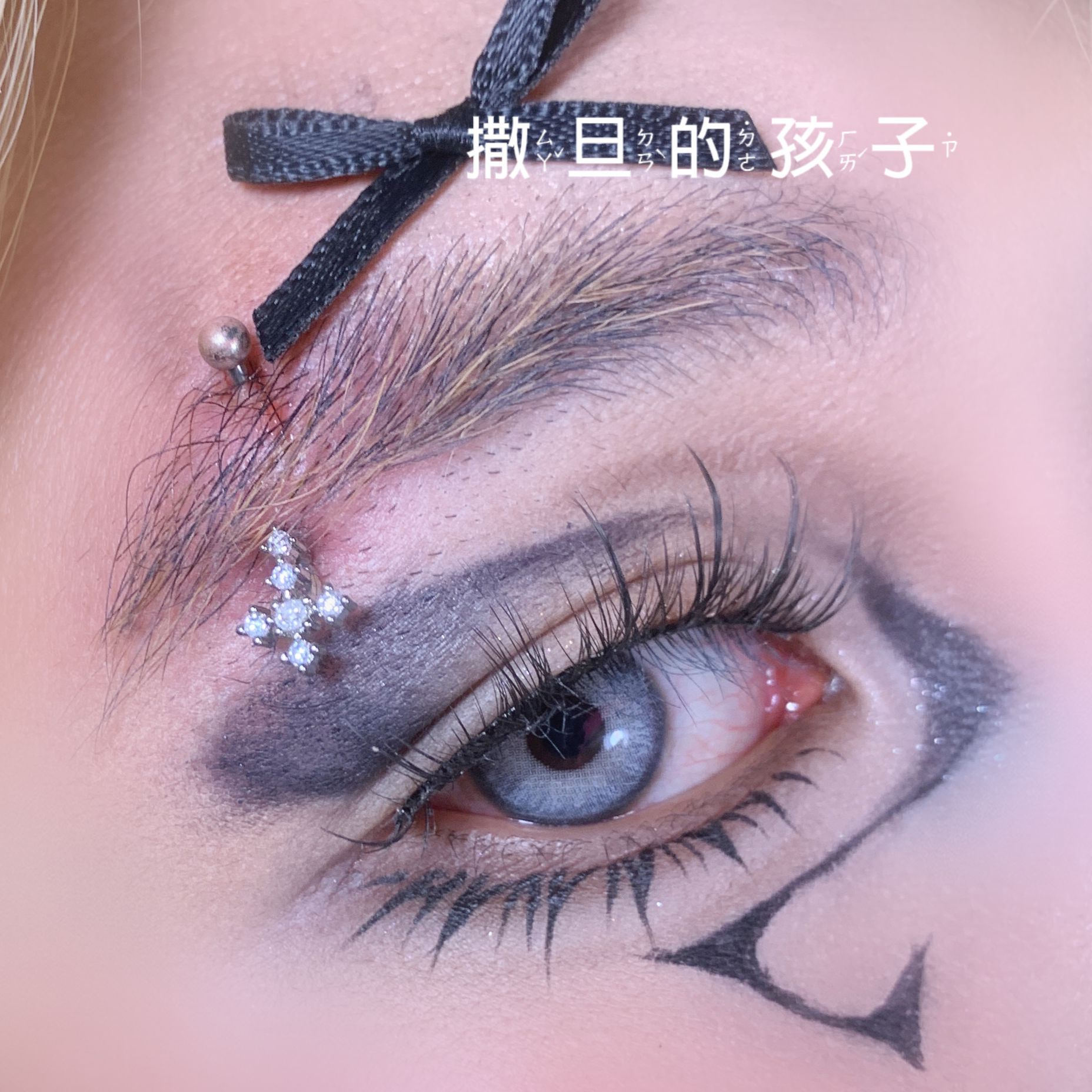 Satan's Child Eyebrow Ring Cross Spike 316L Surgical Steel Externally Threaded Curved Barbell Pink 12mm - Image 3
