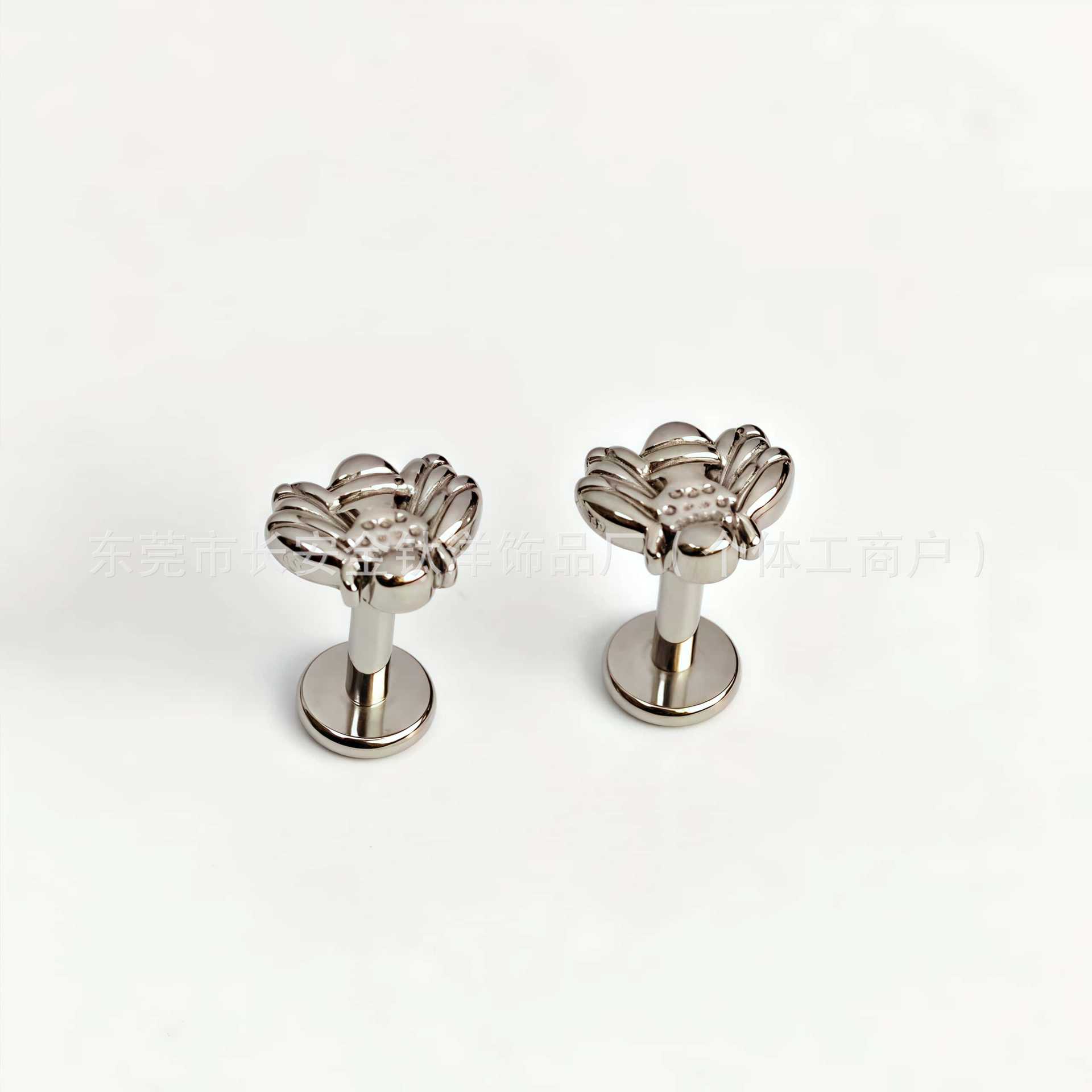 F136 Titanium Smooth Bee Internally Threaded Earring Nose Nail Ear Bone Nail Cochlea G23 Titanium Alloy Human Body Piercing Jewelry - Image 3