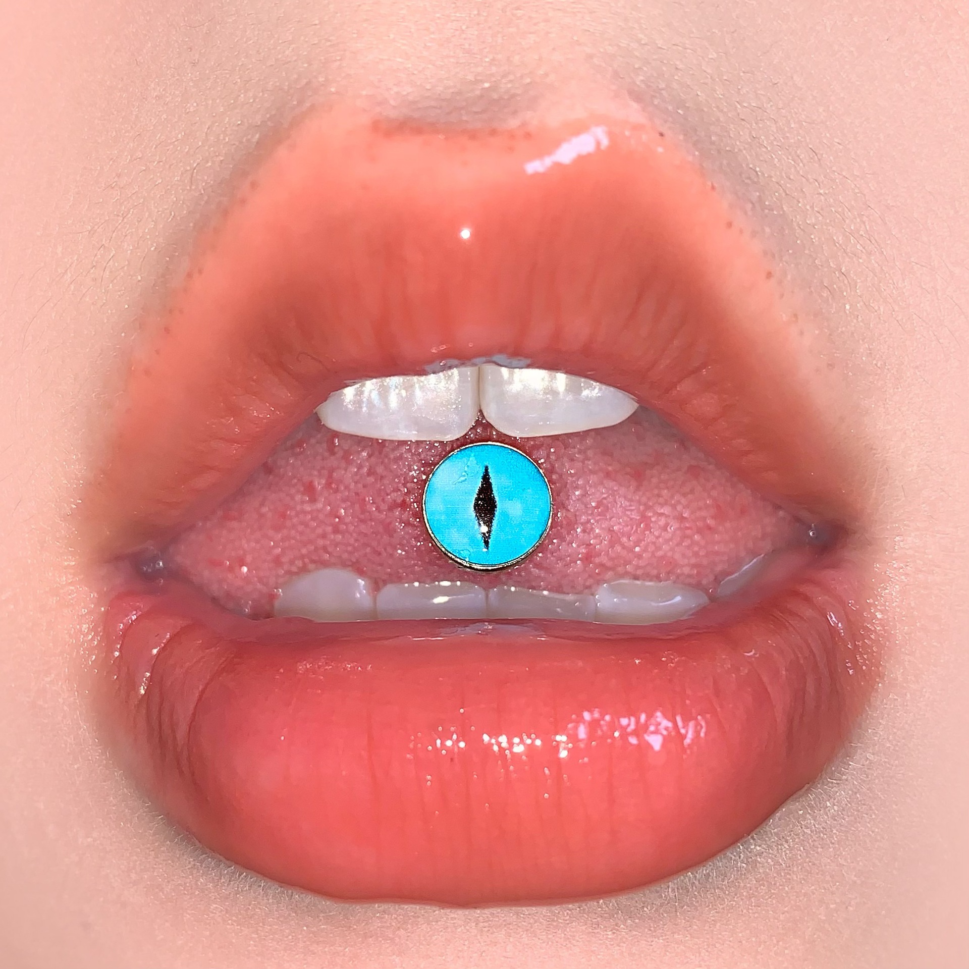 2-Color Green-Blue Gradient Magic Pupil Tongue Nail Titanium Steel Drinkable Tongue Barbell Piercing Jewelry for Women Men - Image 2