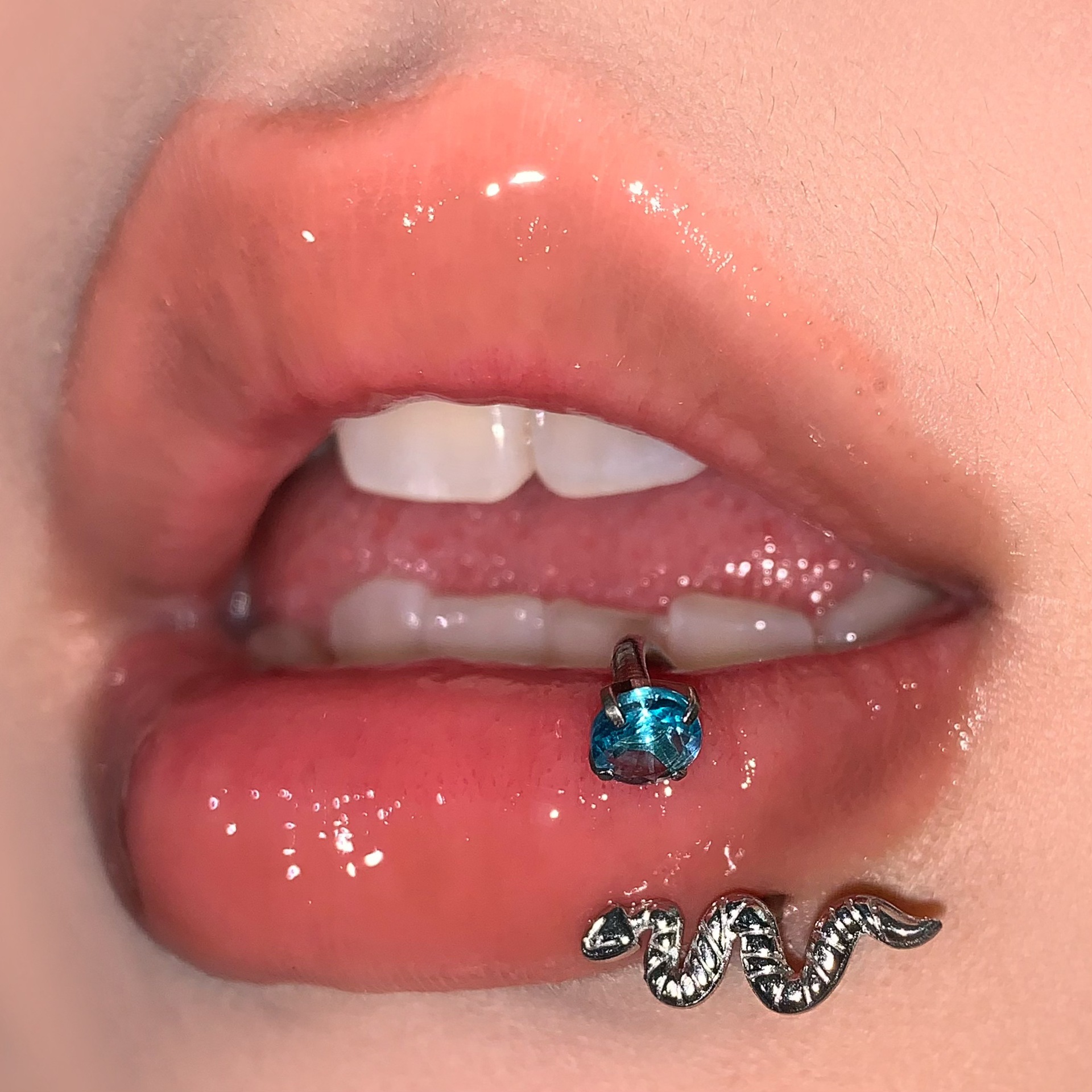 Super Shiny Snake CZ Lip Ring 316L Surgical Steel Internally Threaded C-Run Ear Cartilage Piercing Jewelry Wholesale Hot Girl Style - Image 3