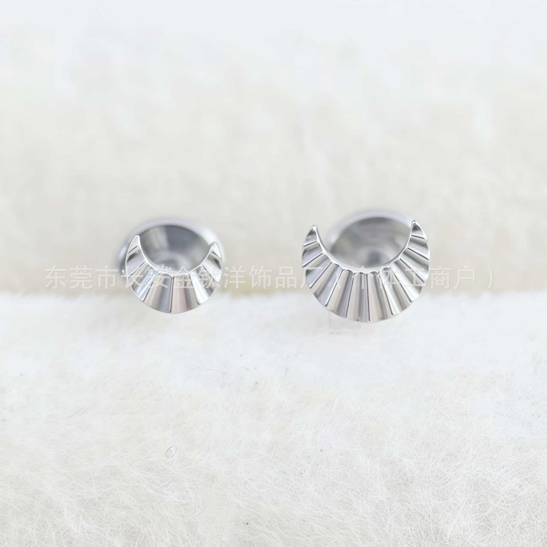 Titanium Radiating Moon Crescent Lip Nose Ear Piercing Jewelry - 1.2mm x 14mm Labret Stud, G23 Titanium Alloy - Image 4