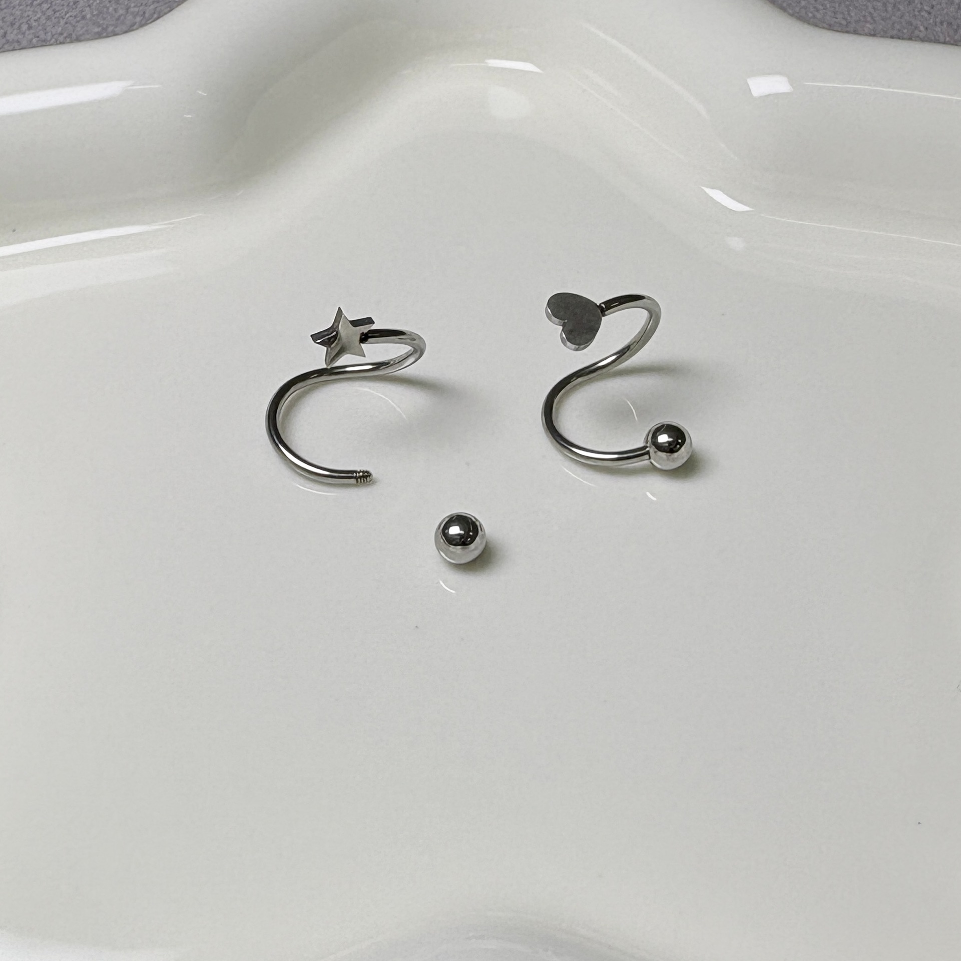 Five-Pointed Star Love S-Shaped Lip Ring Steel Titanium External Thread Star Peach Heart Ear Bone Nail S Ring Lip Nail Hot Girl Puncture Wholesale - Image 4