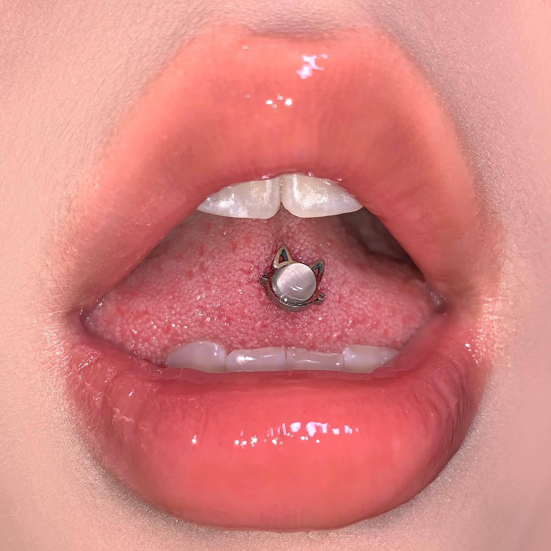 Cat Eye Stone Tongue Barbell 316L Surgical Steel External Thread Tongue Piercing Jewelry Cute Cat Ear Design - Image 2